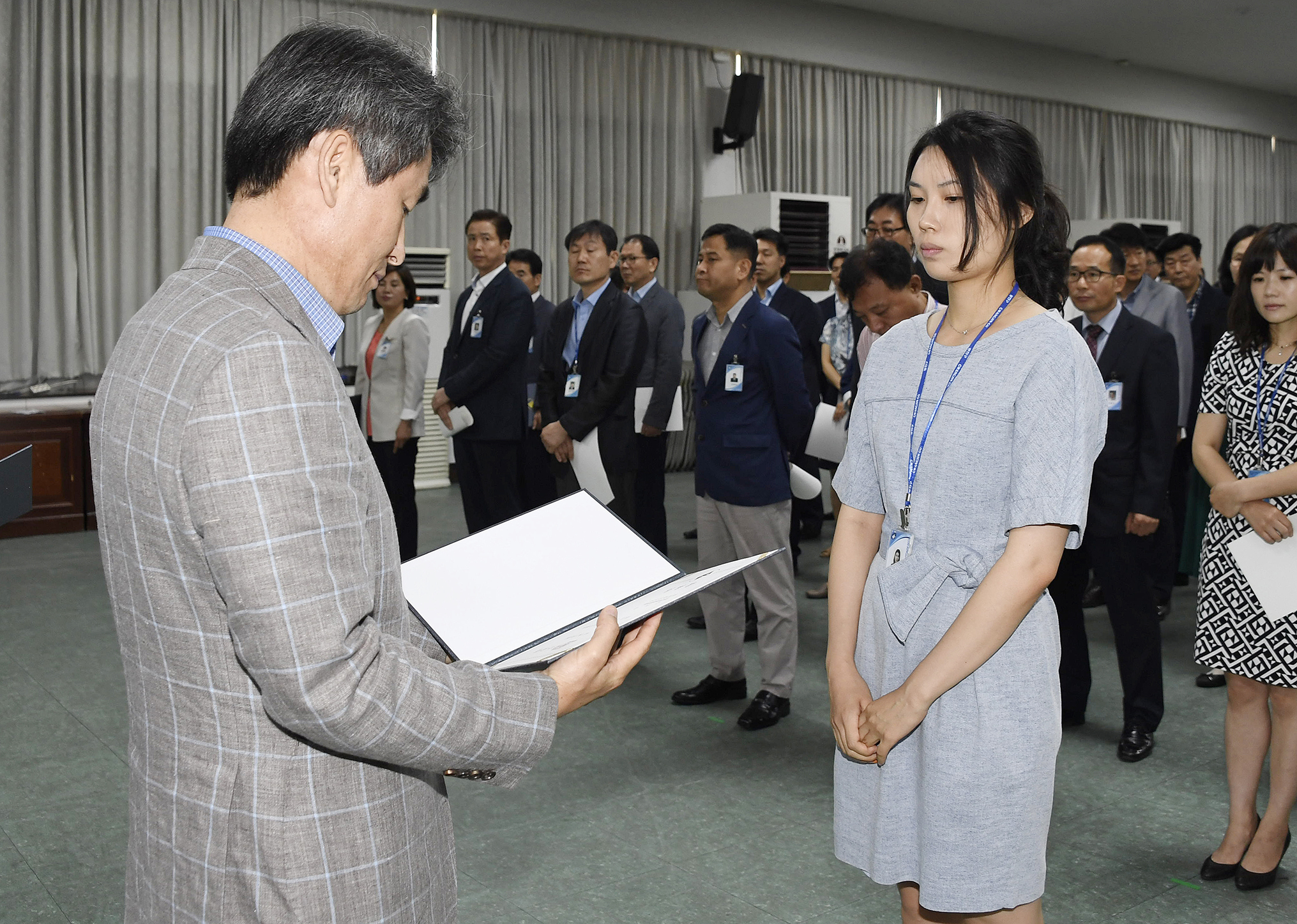 20170629-2017년 하반기 정기인사발령 발령장 수여 158247.jpg