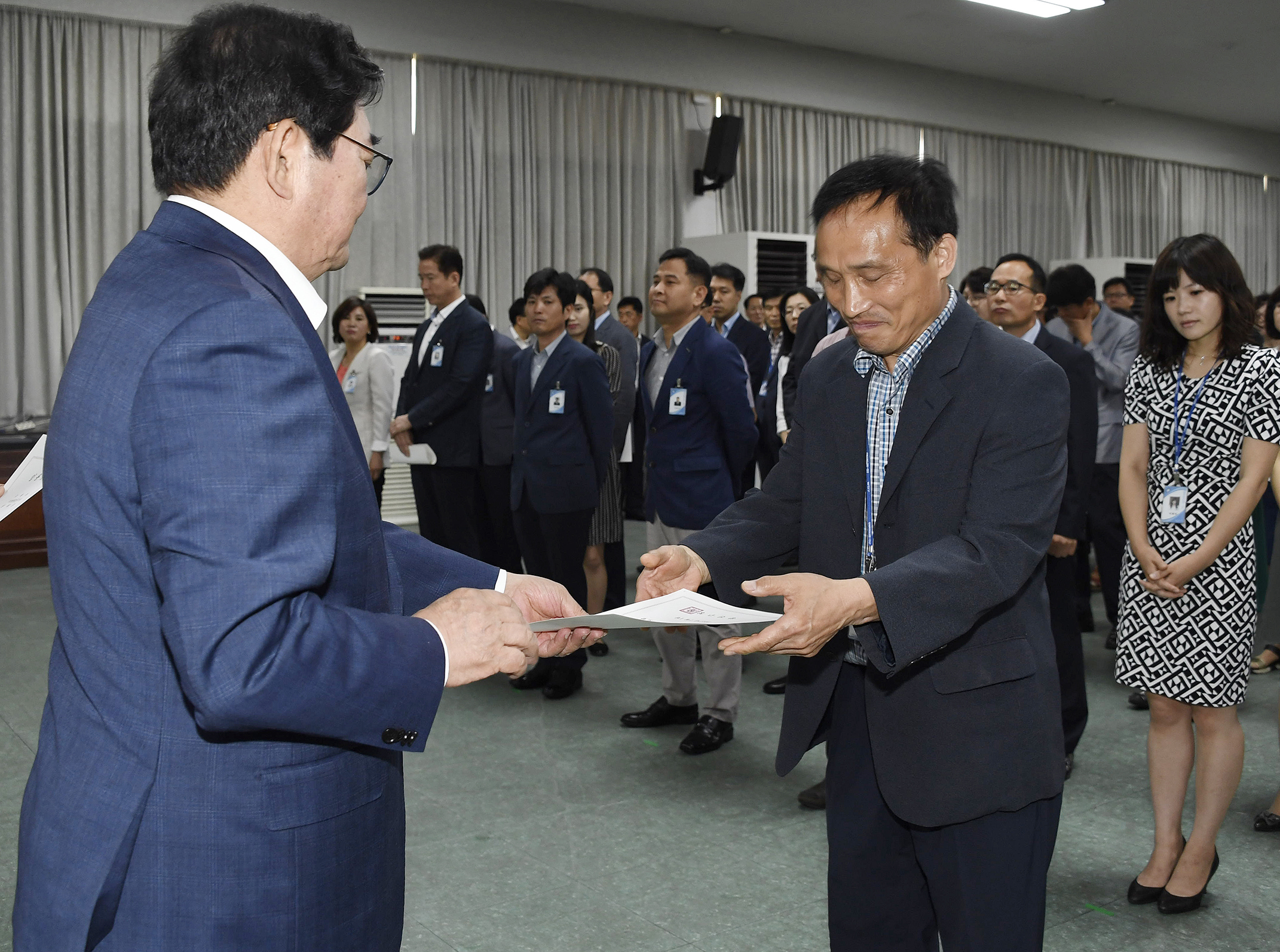 20170629-2017년 하반기 정기인사발령 발령장 수여 157994.jpg