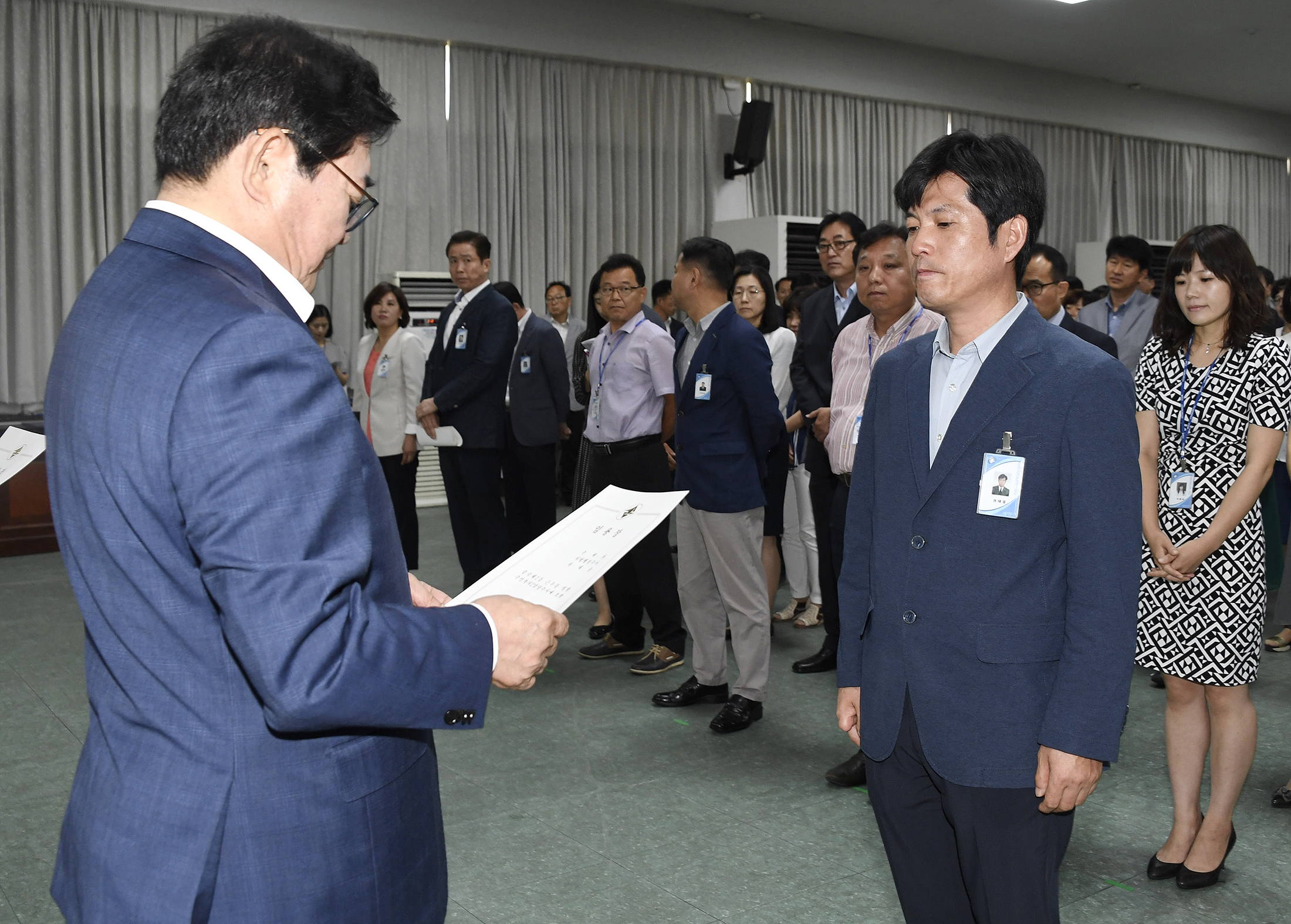 20170629-2017년 하반기 정기인사발령 발령장 수여 157996.jpg