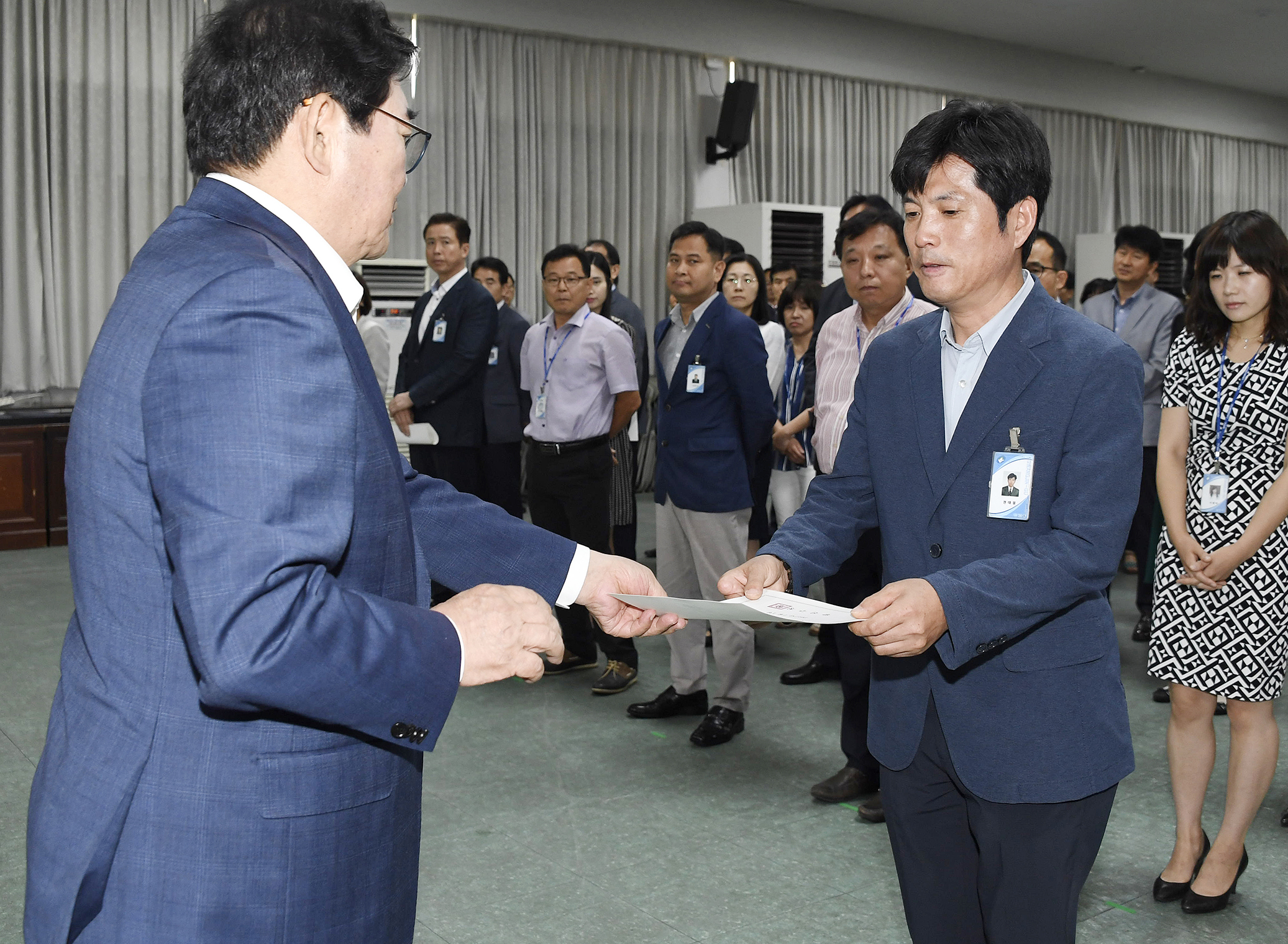 20170629-2017년 하반기 정기인사발령 발령장 수여 157997.jpg