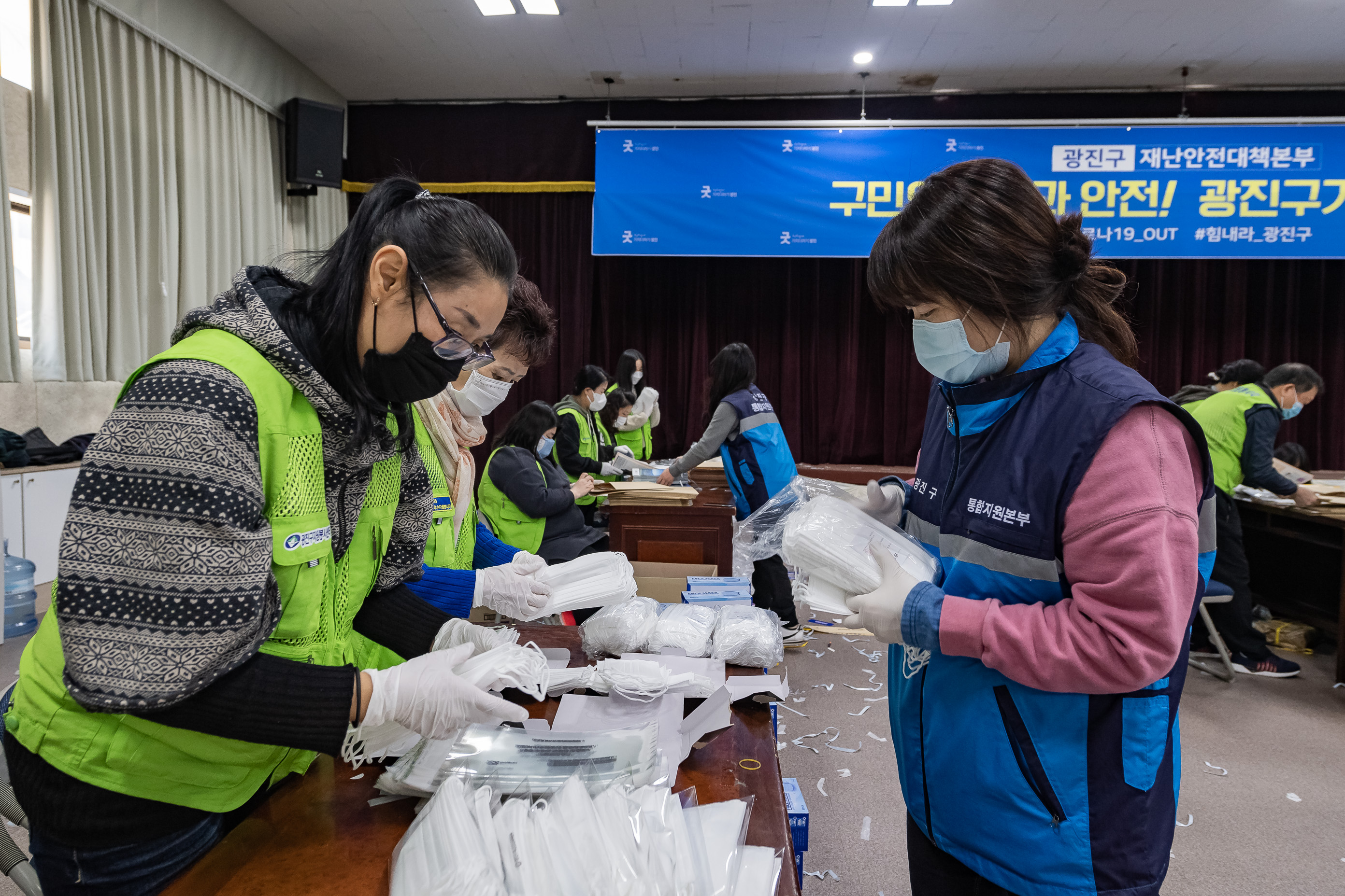 20200329-소상공인 지원을 위한 방역물품 분배 작업 03292020-270422_s_085405.jpg