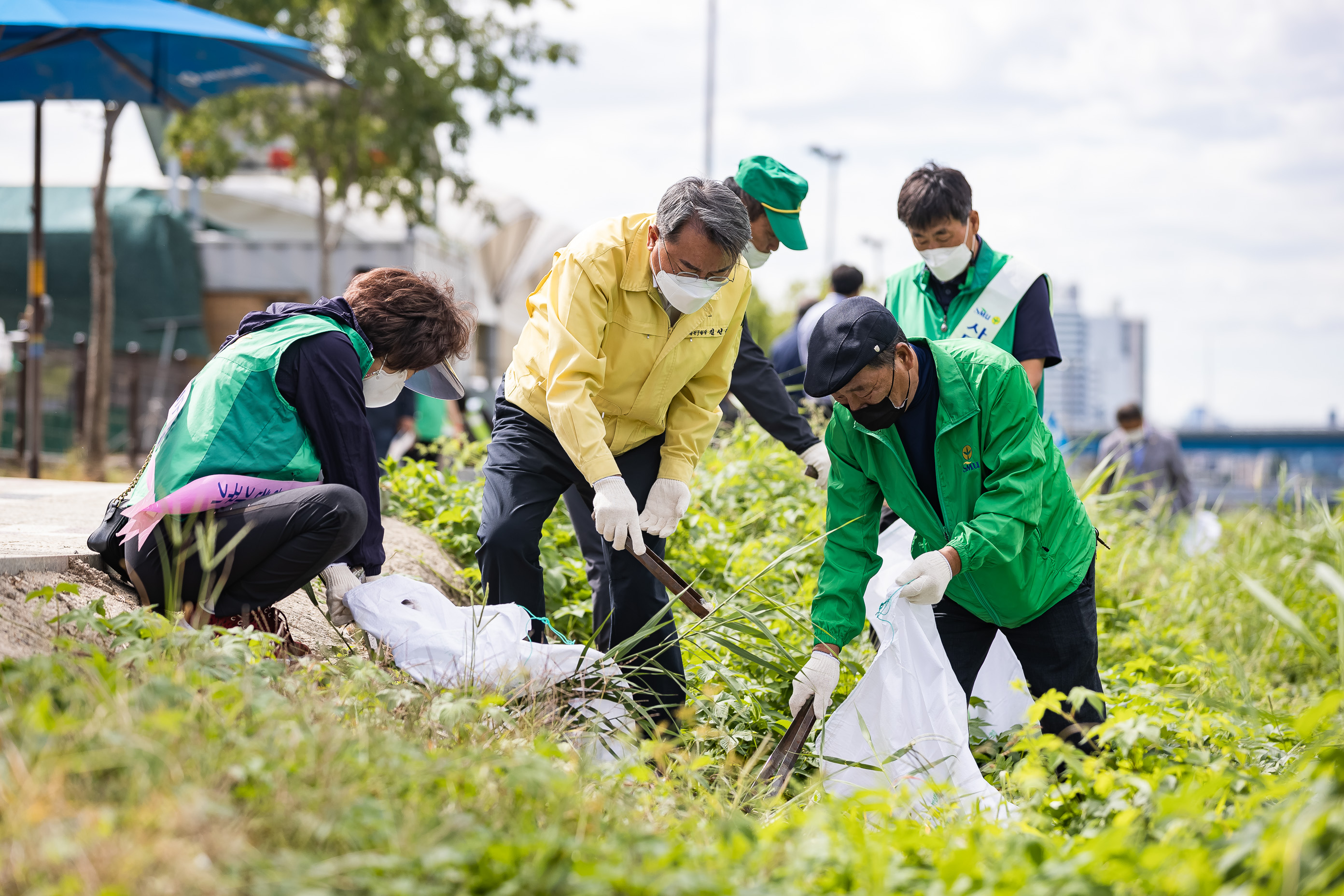 20200925-중랑천변 환경정화 활동 및 하천가꾸기 20-09-25-124413_s_180844.jpg