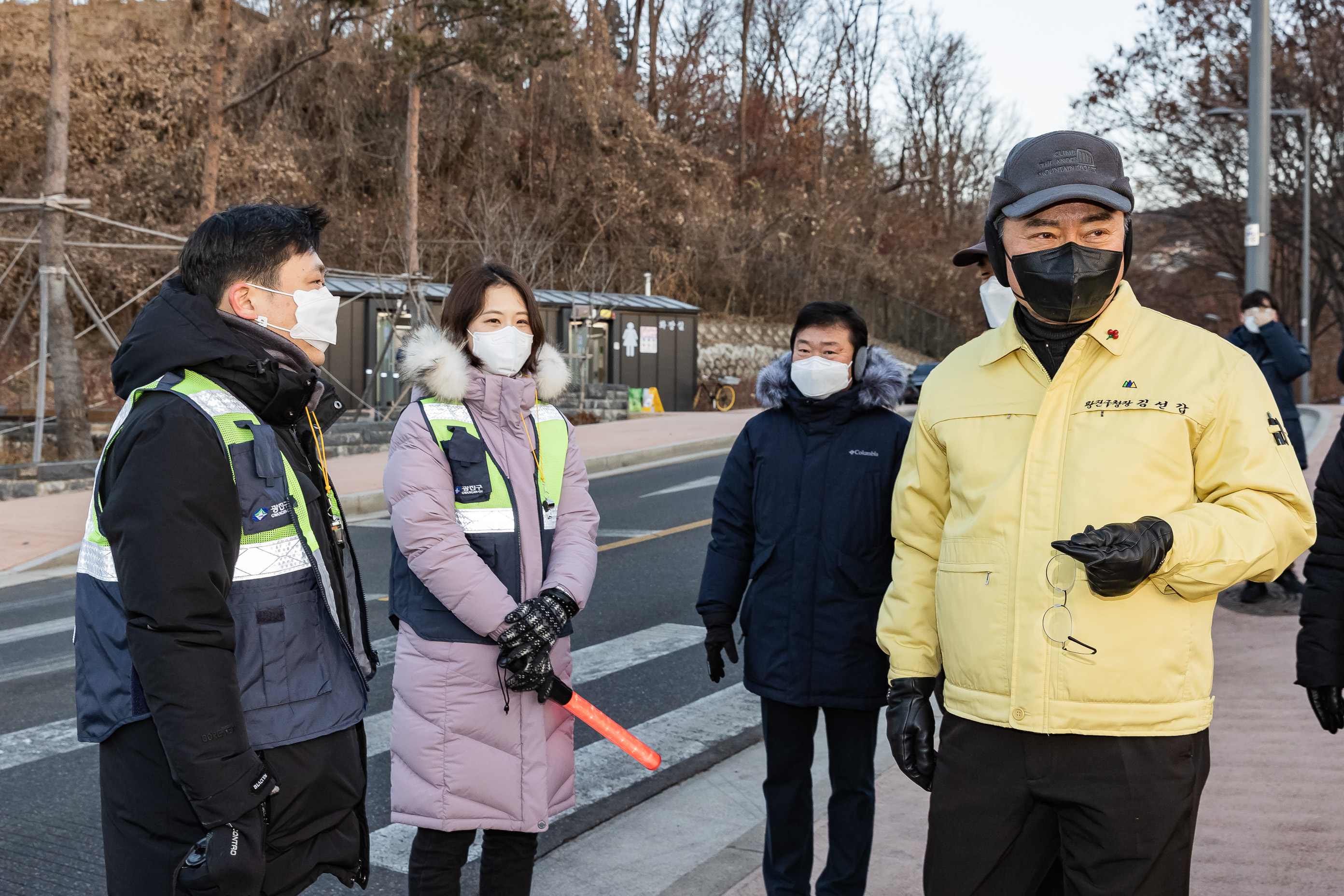 20200101-아차산 등산로 거리두기 캠페인 21-01-01-009652_s_090352.jpg