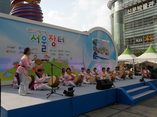 2011년 서울시 도농 농수특산물 한마당장터 - 중곡4동 장구교실 공연