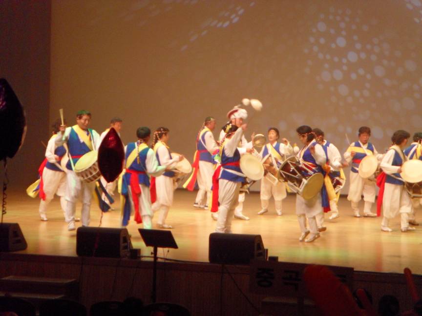 2009.프로그램발표회때-농악단 공연모습