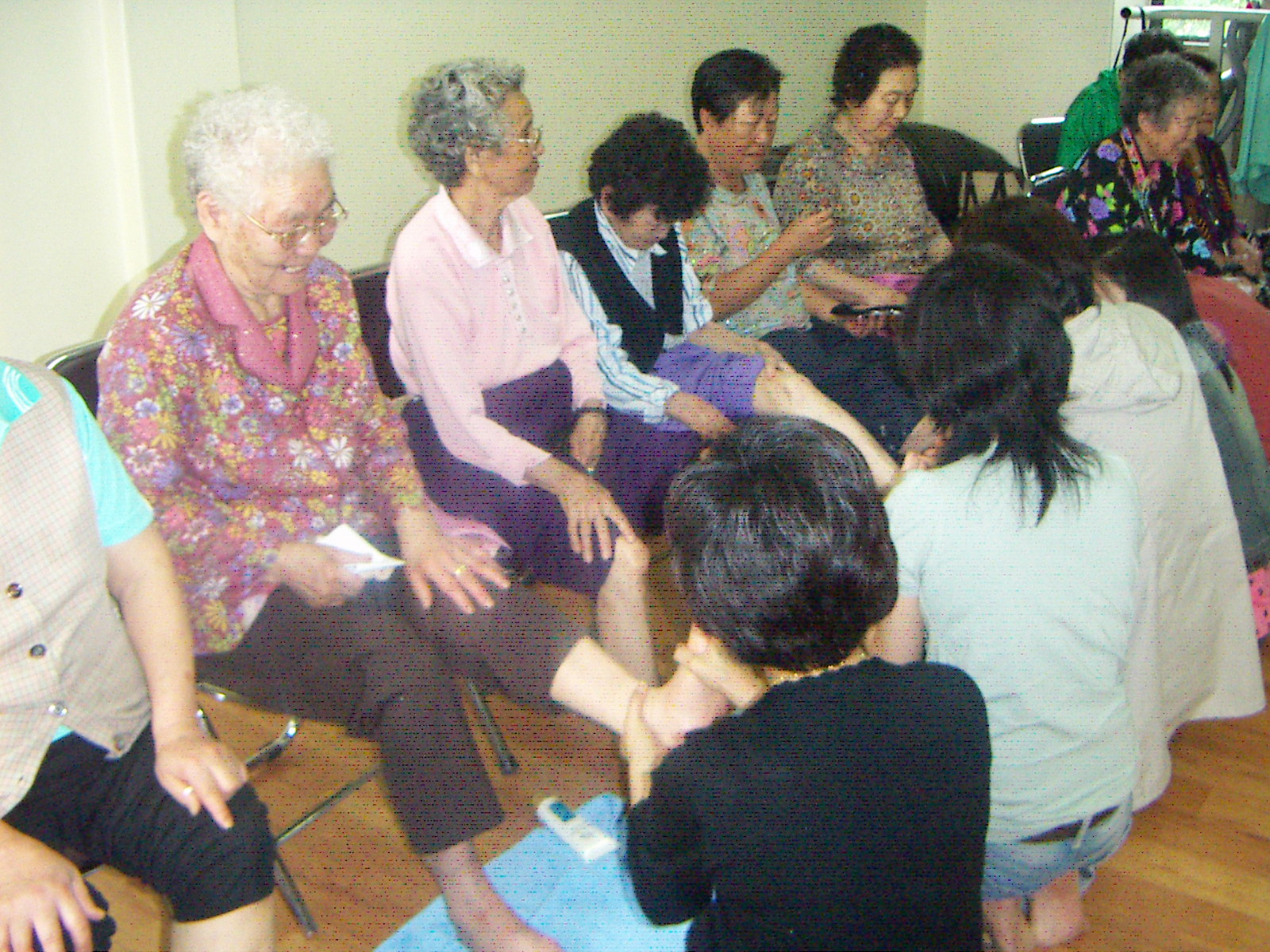 경로당 자원봉사의날-세족식 사진 2