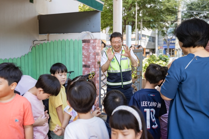 어린이 교통안전 캠페인 -‘아이 먼저’