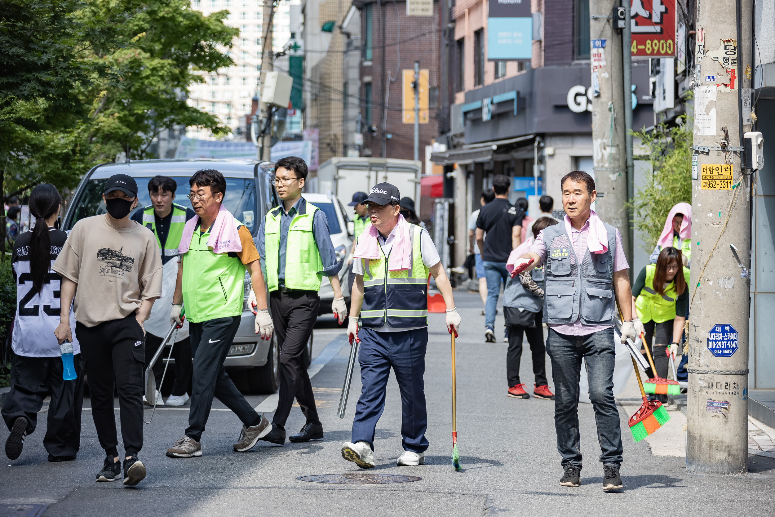 20230622-제10회 주민과 함께하는 골목 청소(구의3동) 230622-0081_G_113340.jpg