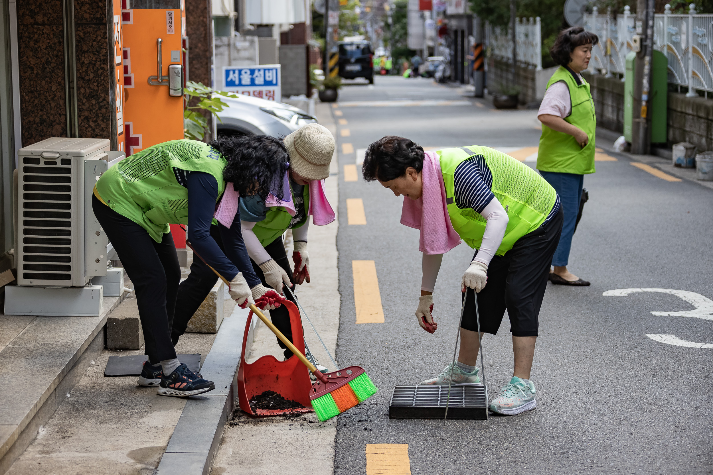 20230622-제10회 주민과 함께하는 골목 청소(구의3동) 230622-0231_G_113342.jpg