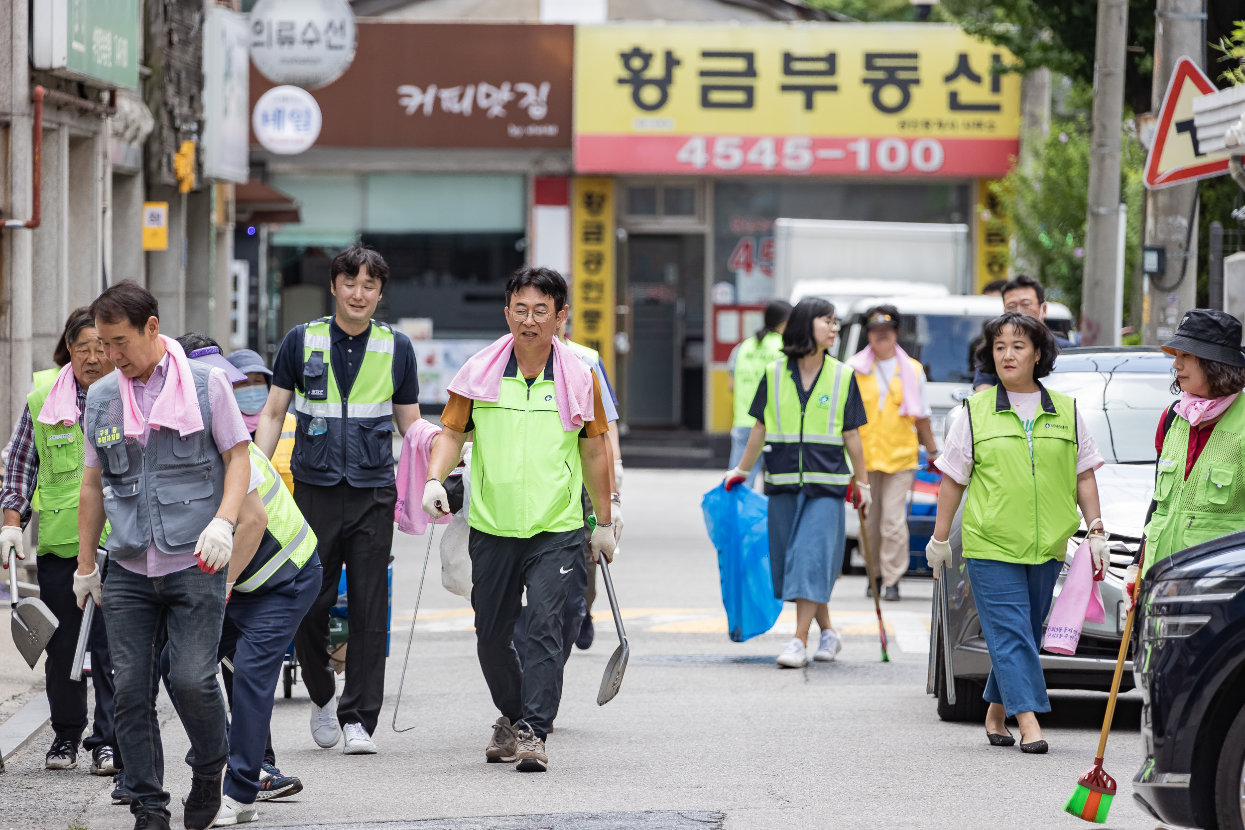 20230622-제10회 주민과 함께하는 골목 청소(구의3동) 230622-0715_G_113347.jpg