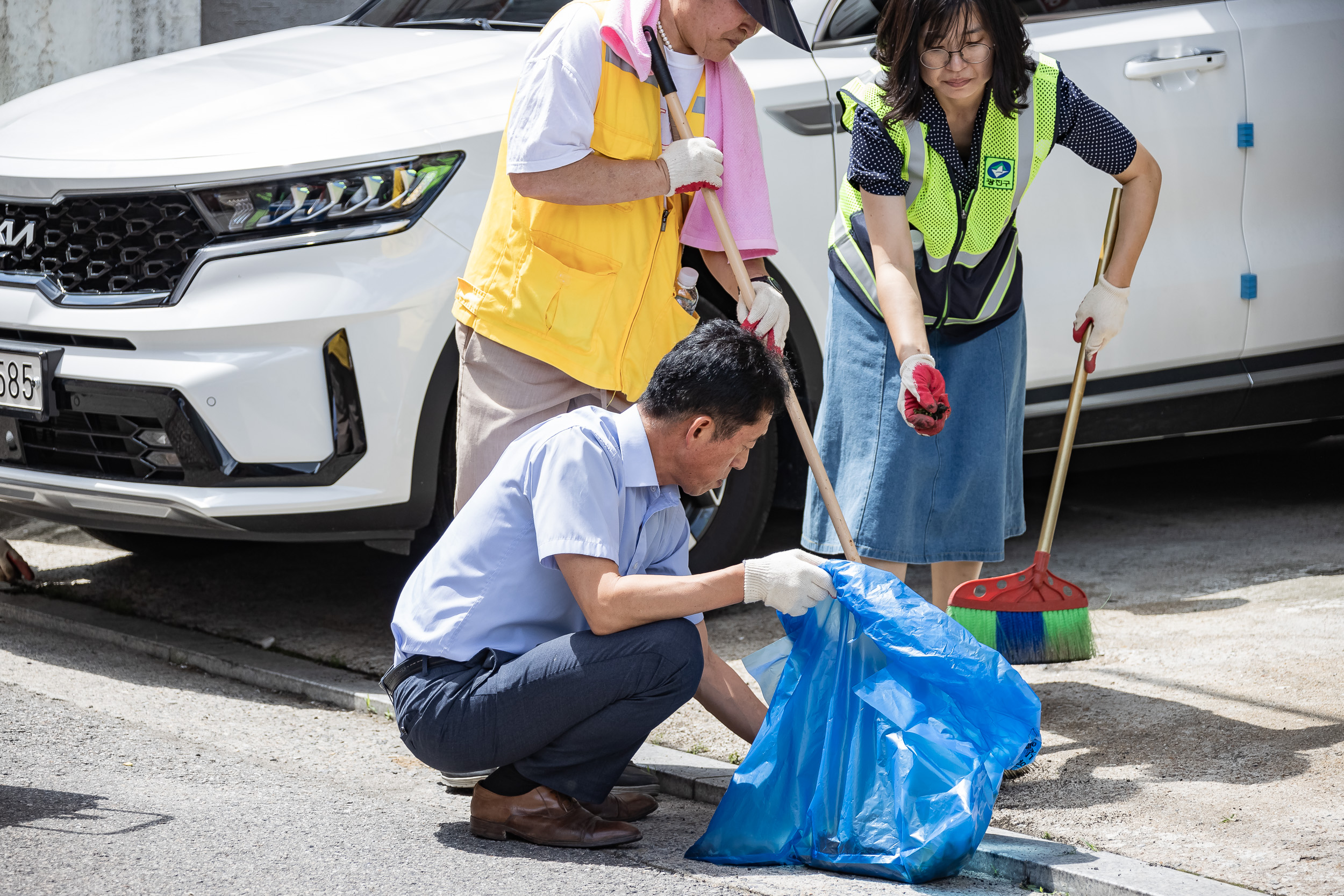 20230622-제10회 주민과 함께하는 골목 청소(구의3동) 230622-0757_G_113348.jpg