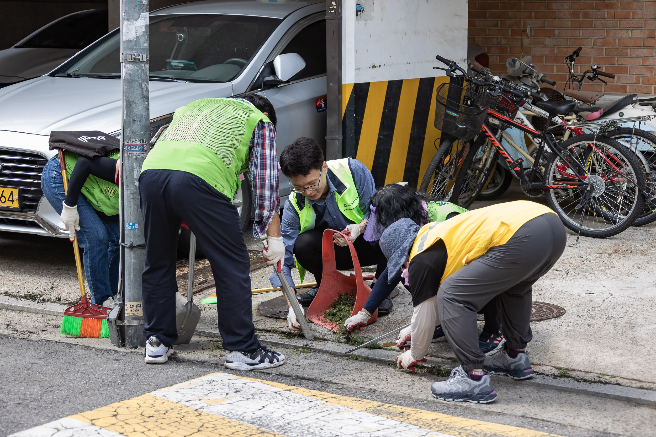 20230622-제10회 주민과 함께하는 골목 청소(구의3동) 230622-0768_G_113348.jpg