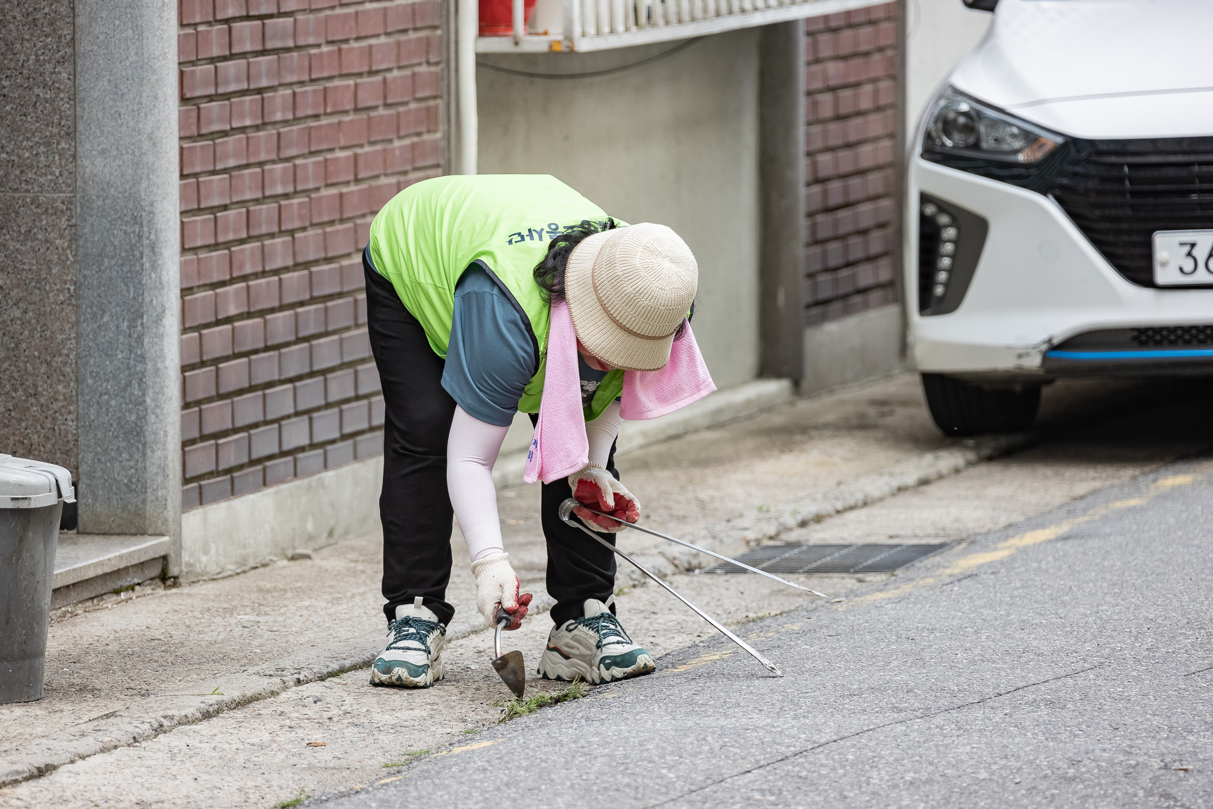 20230622-제10회 주민과 함께하는 골목 청소(구의3동) 230622-0911_G_113349.jpg