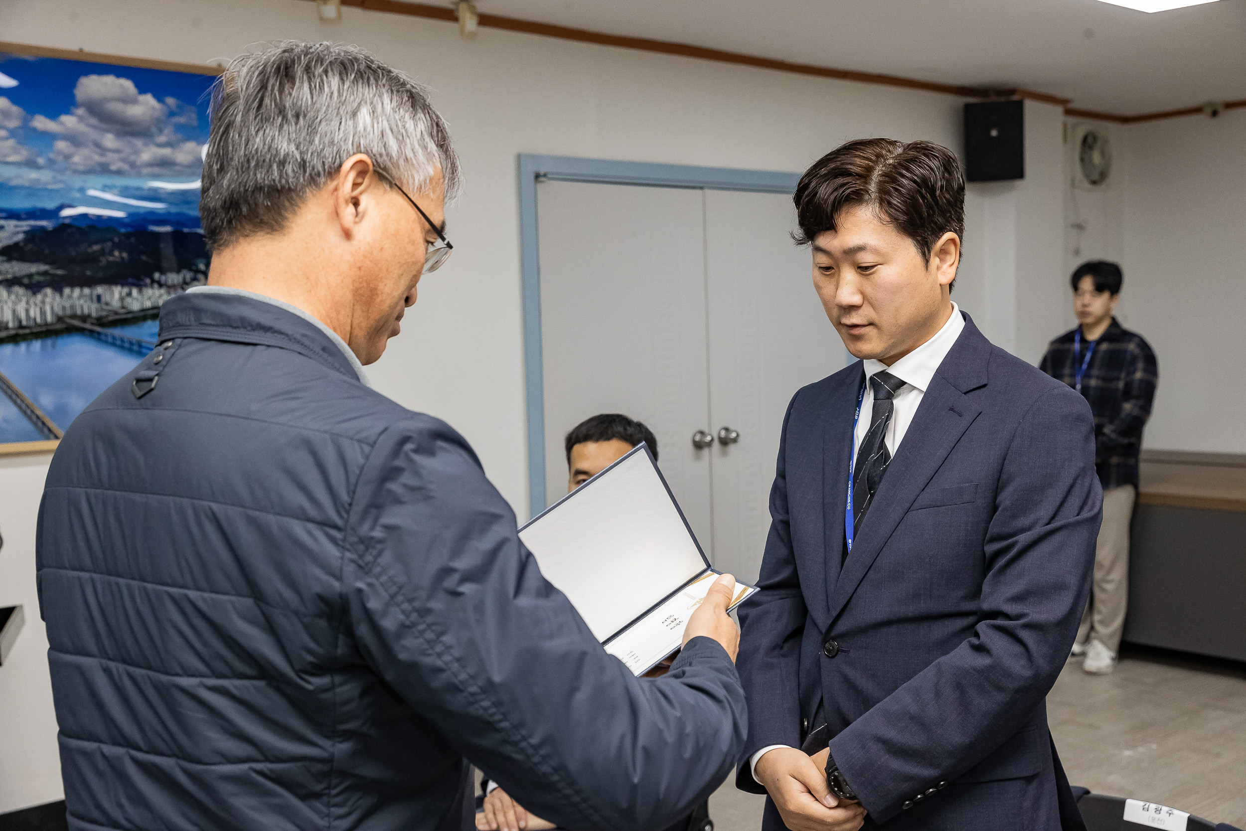 20231106-2023년 하반기 기술직 신규임용후보자 임명장 수여식 231106_0136_G_G_185330.jpg