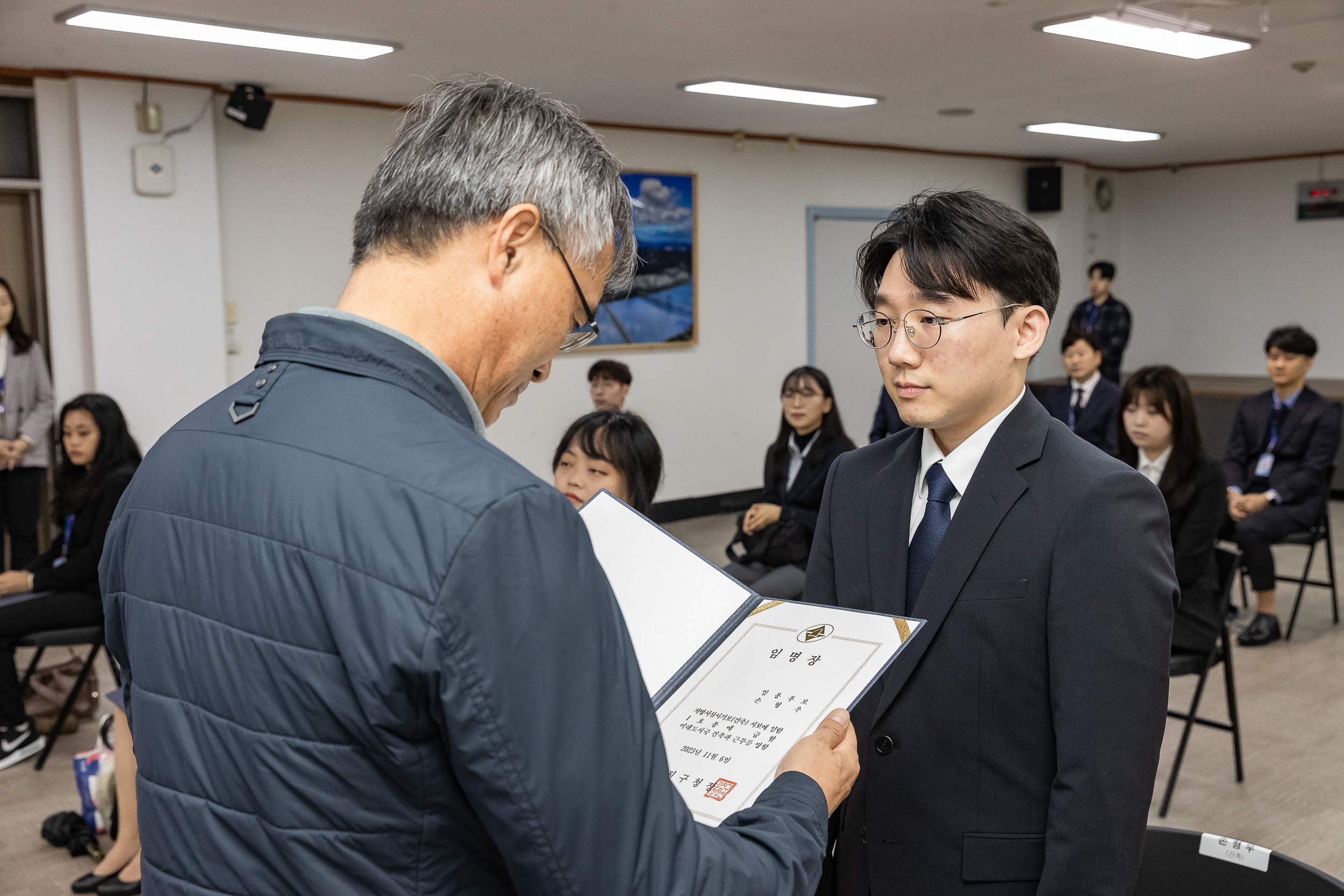 20231106-2023년 하반기 기술직 신규임용후보자 임명장 수여식 231106_0042_G_G_185328.jpg