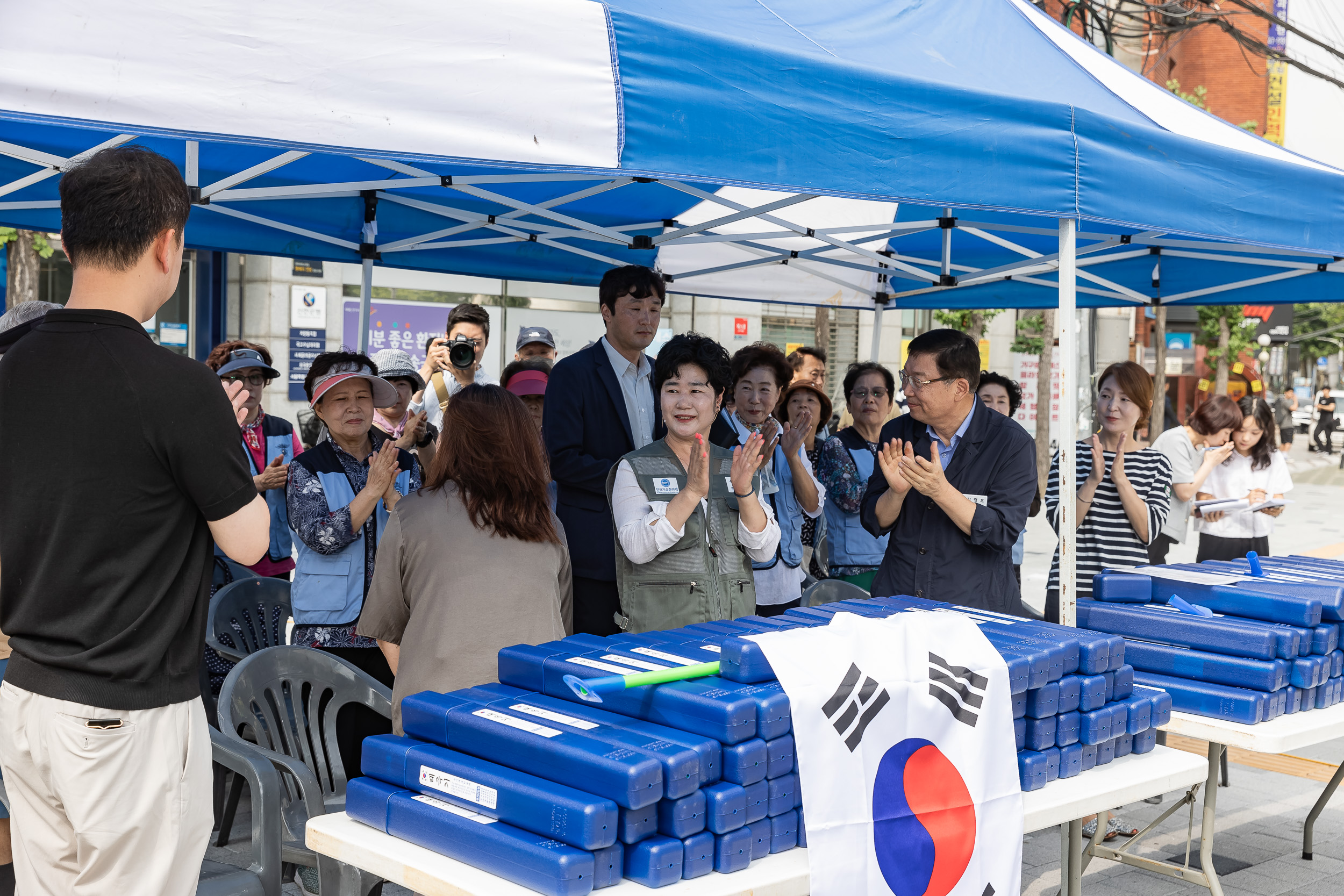 20230814-제78주년 광복절 기념 나라사랑 태극기 나눠주기 캠페인 230814-0156_G_130403.jpg