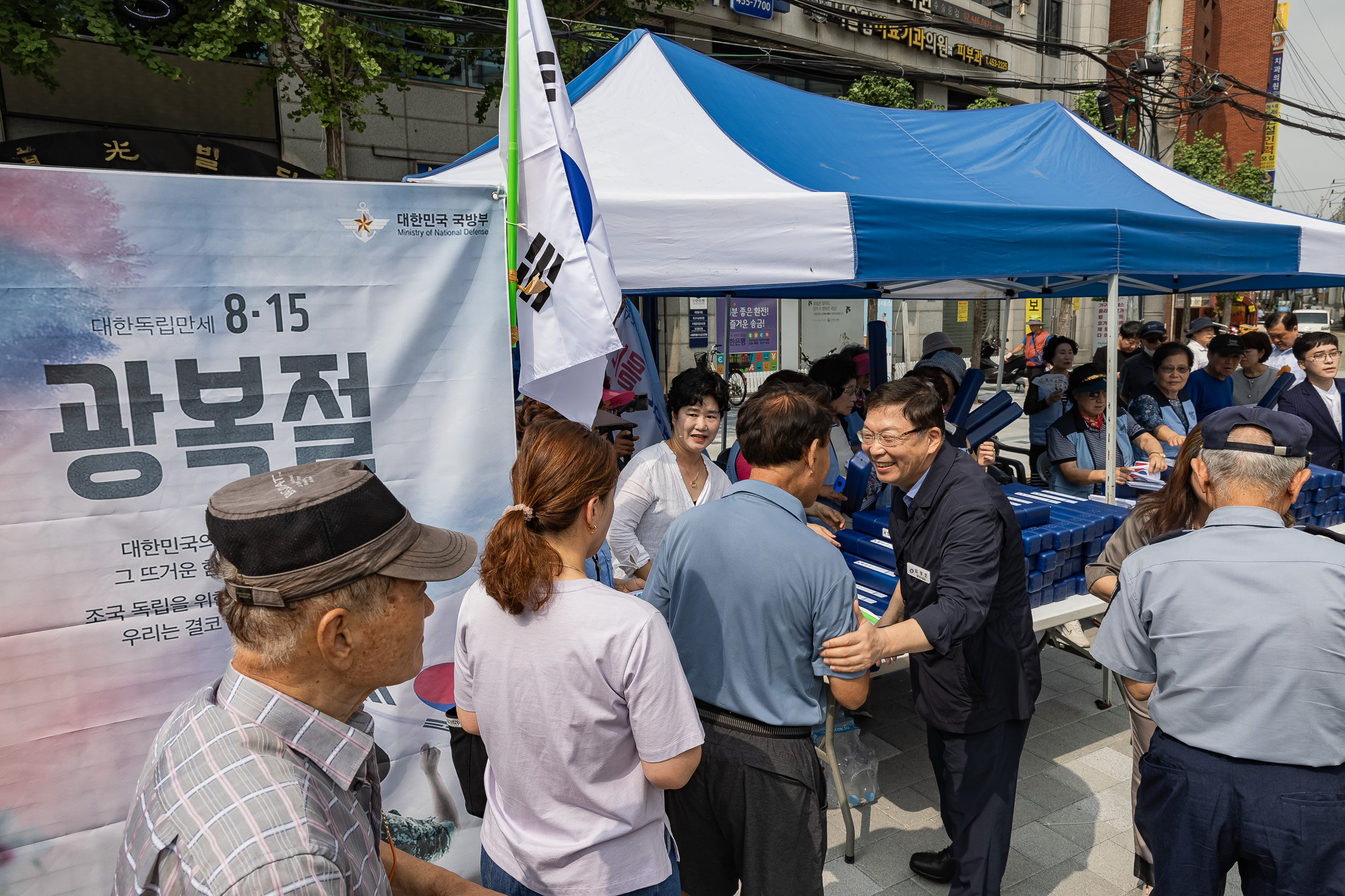 20230814-제78주년 광복절 기념 나라사랑 태극기 나눠주기 캠페인 230814-0365_G_130405.jpg