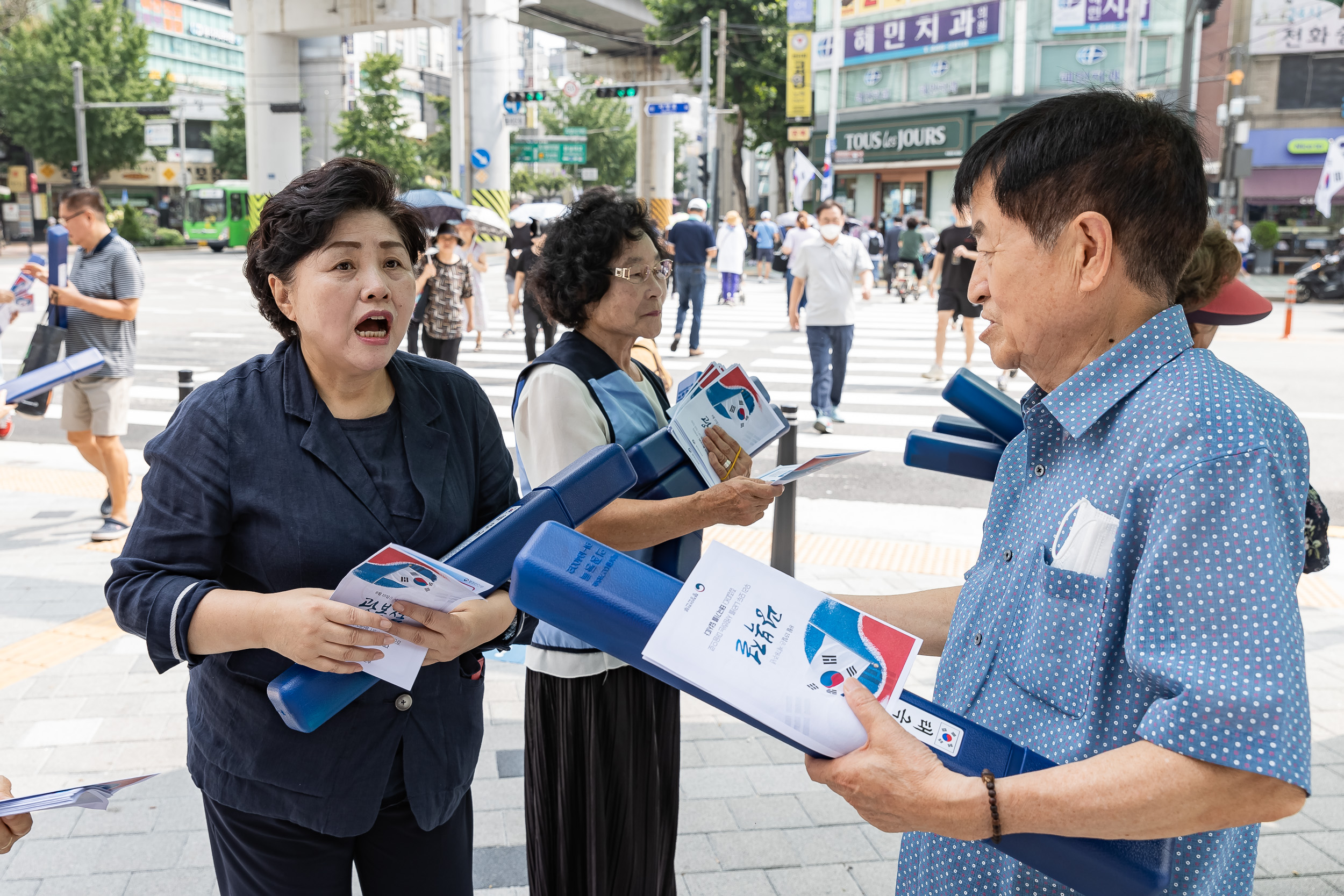 20230814-제78주년 광복절 기념 나라사랑 태극기 나눠주기 캠페인 230814-0452_G_130405.jpg