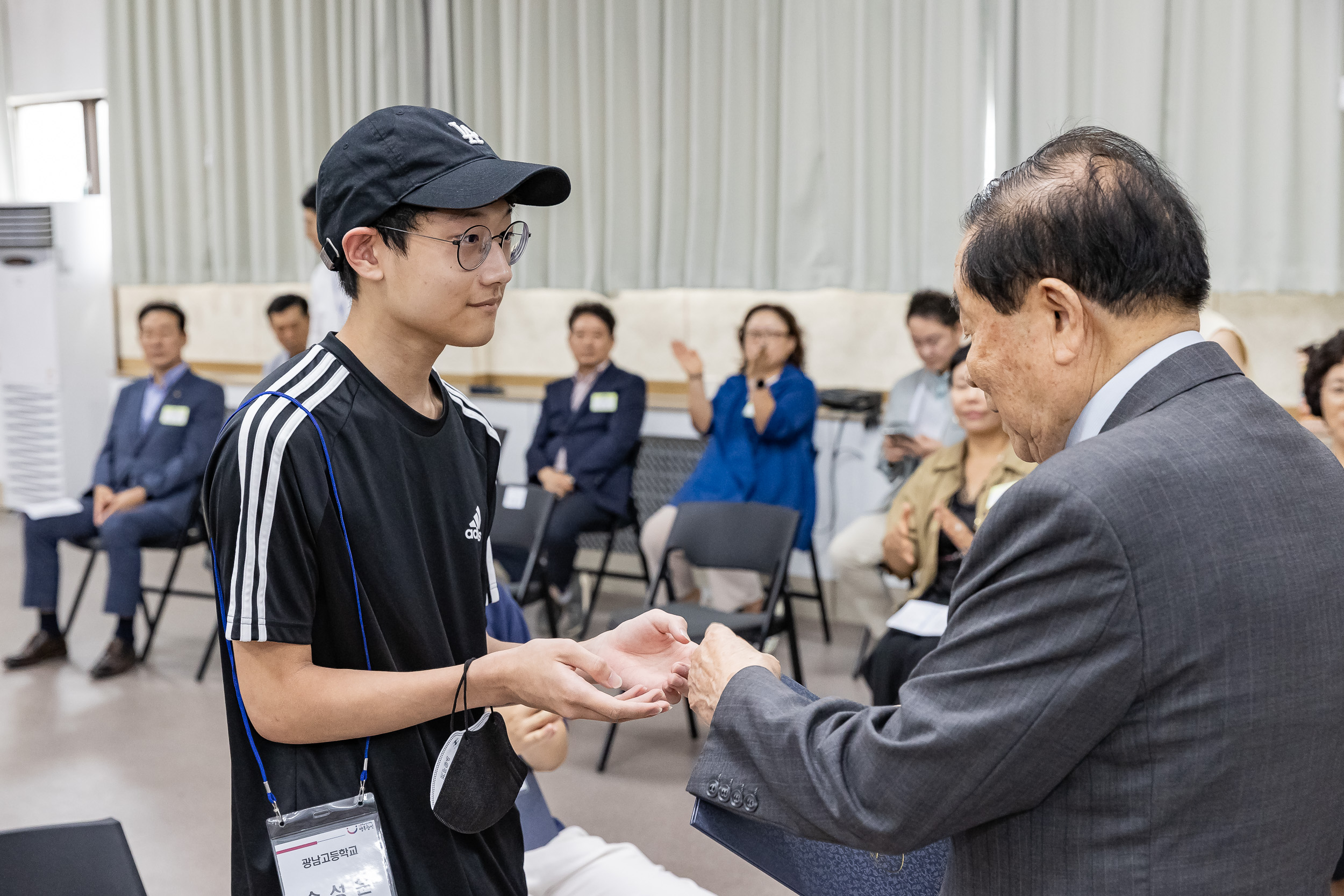 20230824-2023년 광진구 장학회 장학증서 수여식 230824-0165_G_180819.jpg