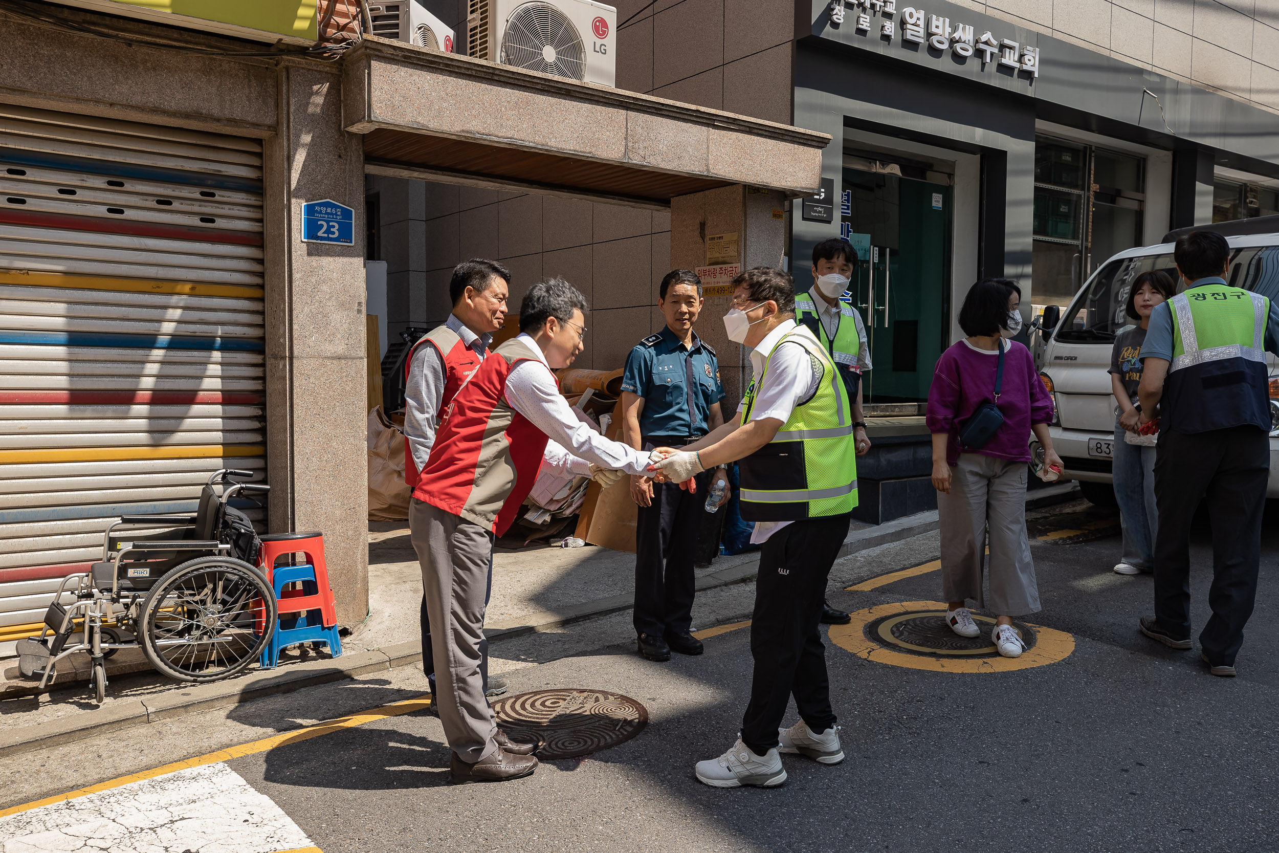 20230613-기업과 함께하는 주거약자 환경개선(자양2동) 230613-0624_G_110714.jpg