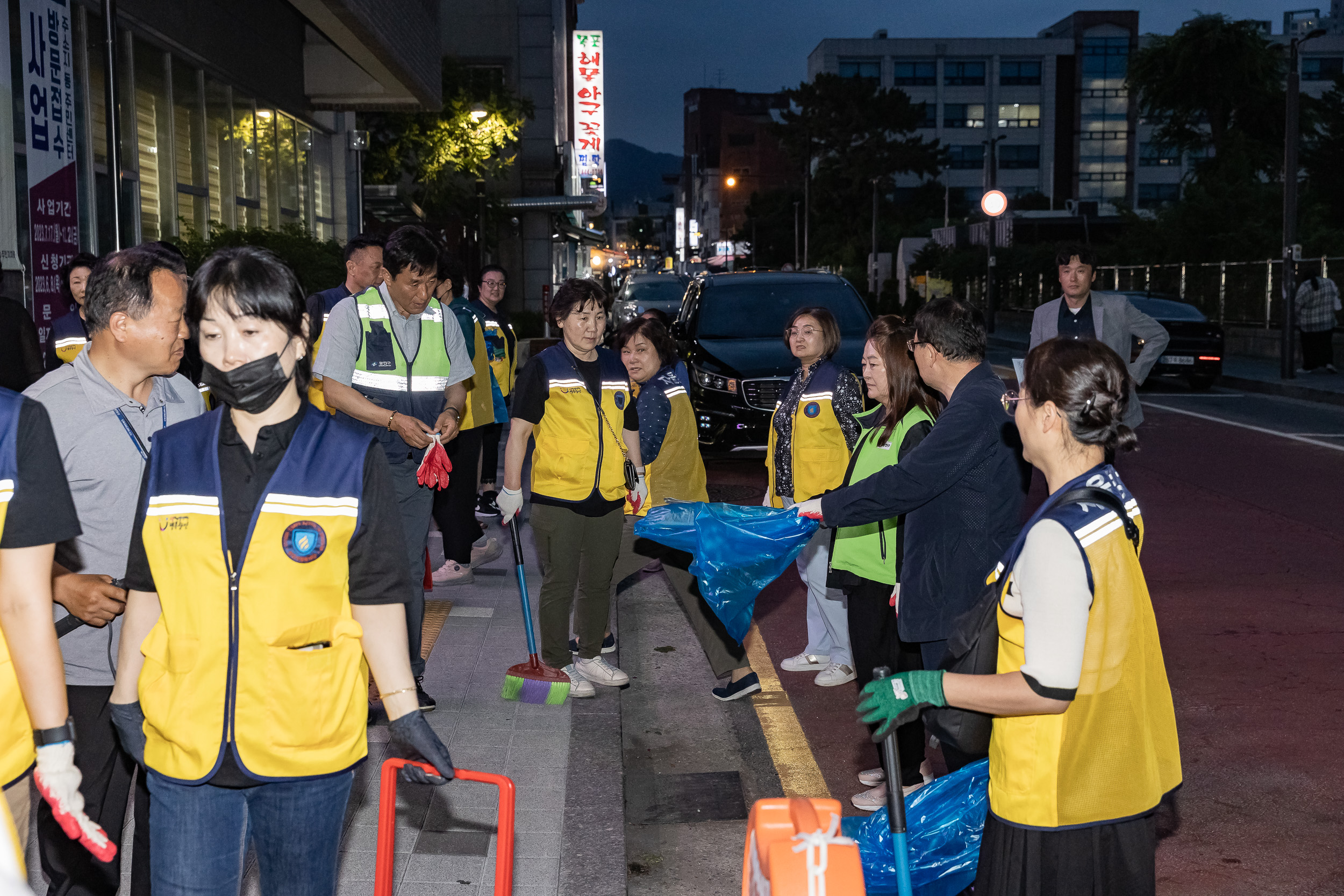 20230608-주민 합동 야간 순찰(구의1동) 230608-0062-1_G_221558.jpg