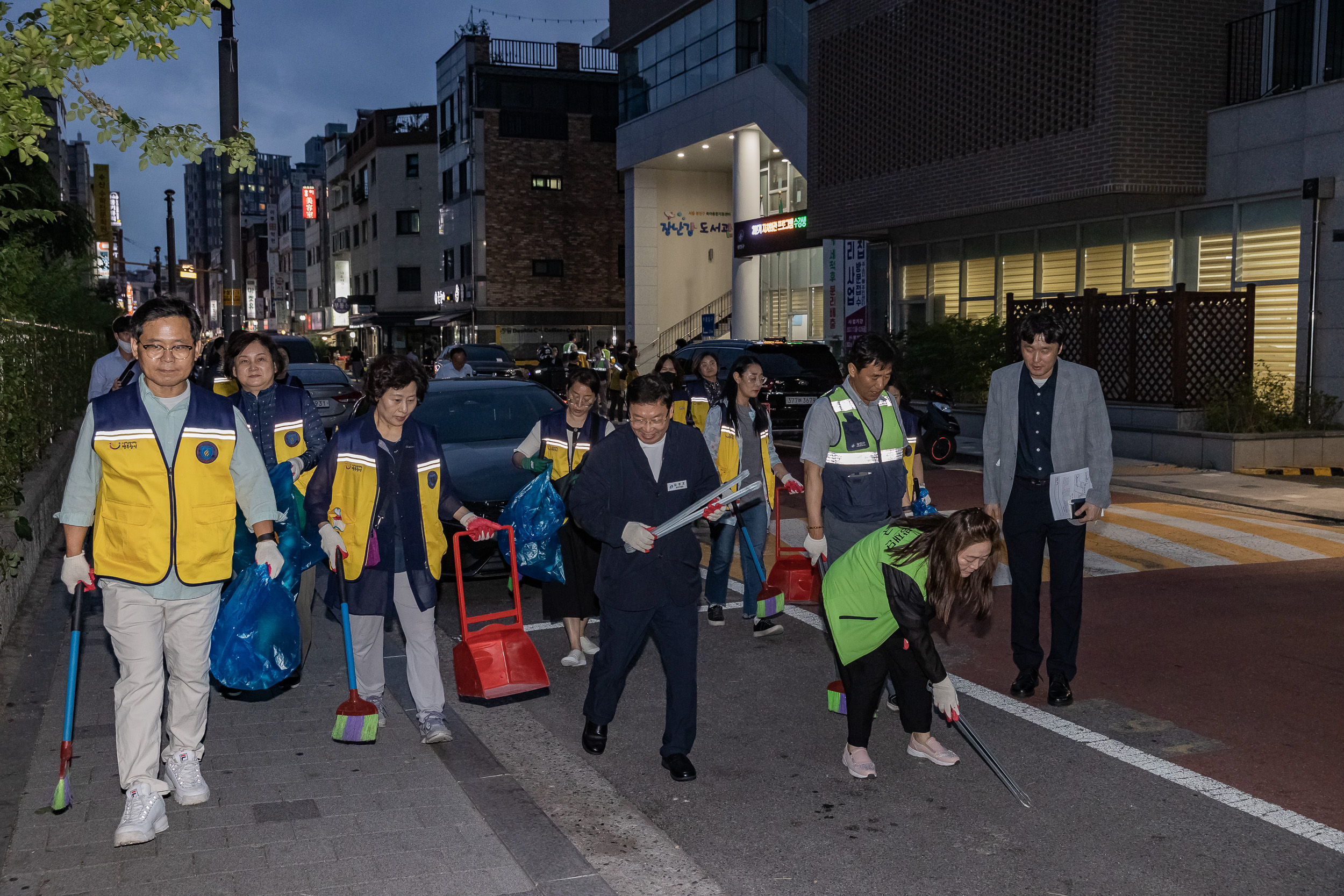 20230608-주민 합동 야간 순찰(구의1동) 230608-0071-1_G_221559.jpg