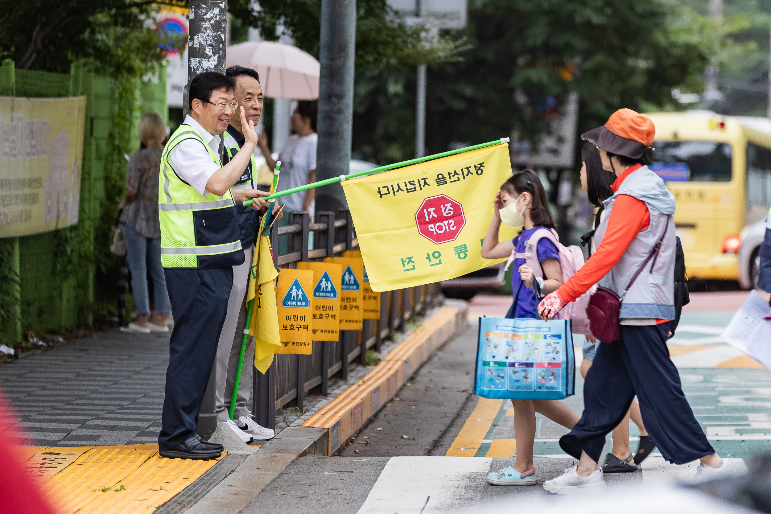 20230711-등굣길 교통안전지킴이 활동(동의초등학교) 230711-0399_G_132254.jpg