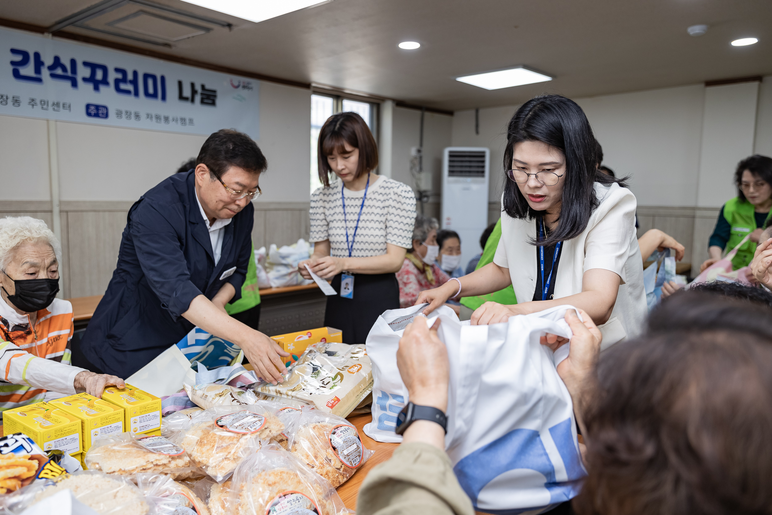 20230619-광장동 골목 봉사-情담은 간식꾸러미 나눔 JKIM6612_G_090559.jpg