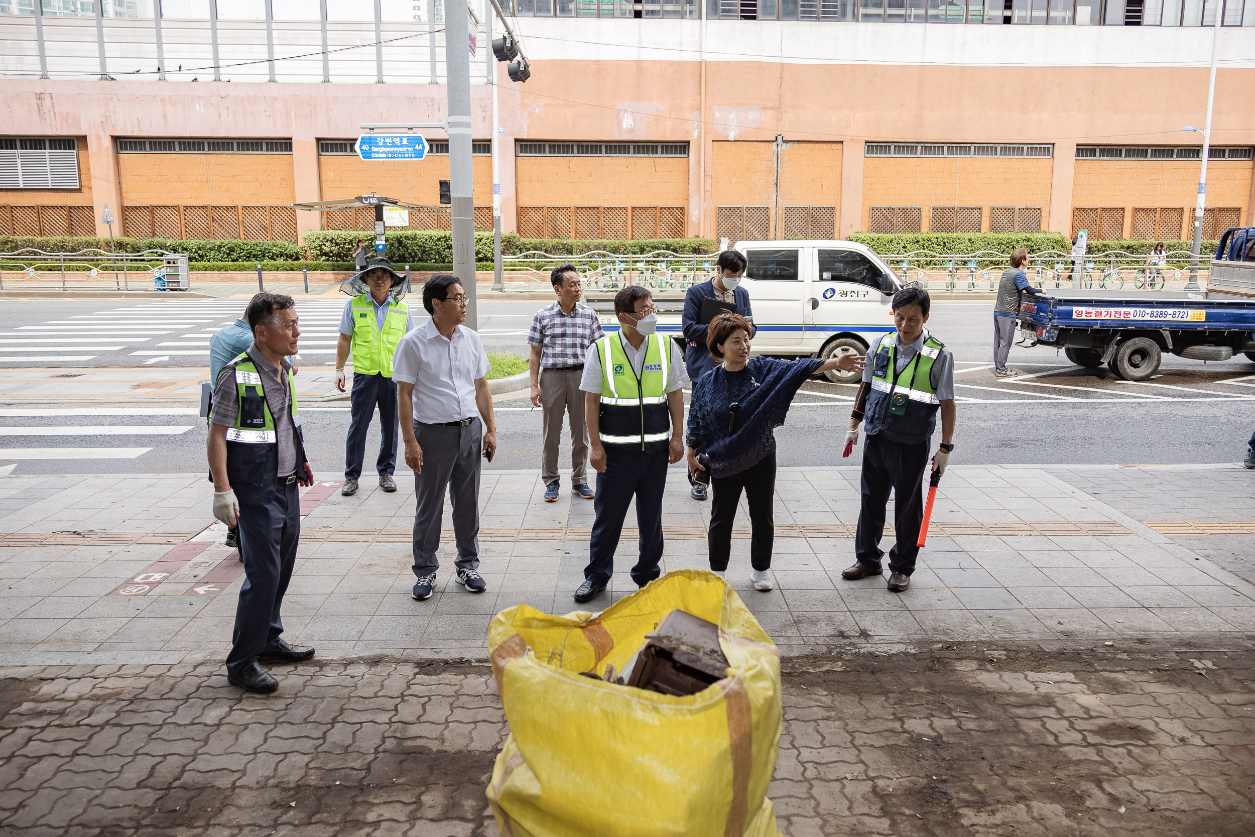 20230706-구의3동 강변 우성아파트 담장 앞 노점상 철거-2 230706-1118_G_191541.jpg