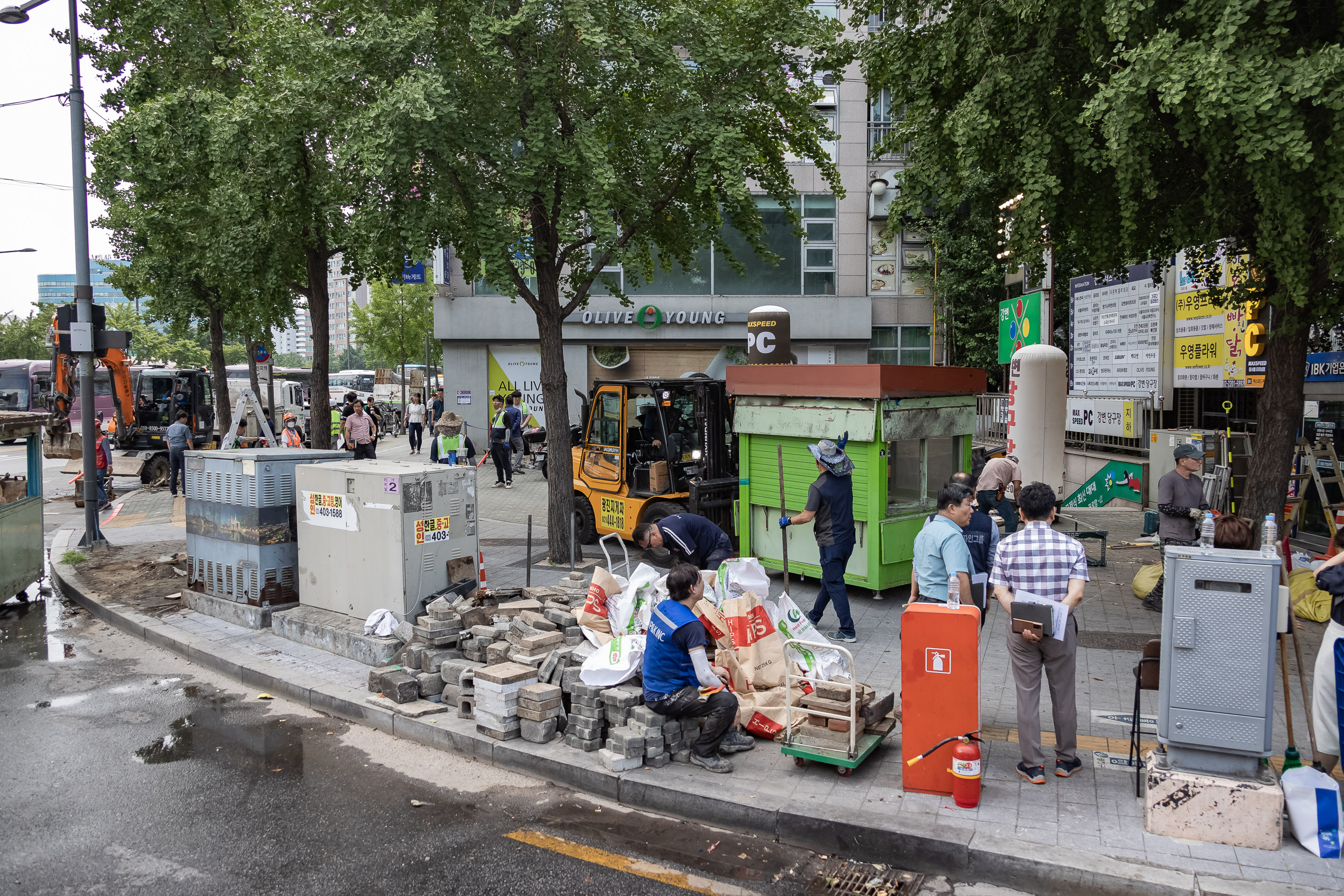 20230706-구의3동 강변 우성아파트 담장 앞 노점상 철거-2 230706-0933_G_191539.jpg