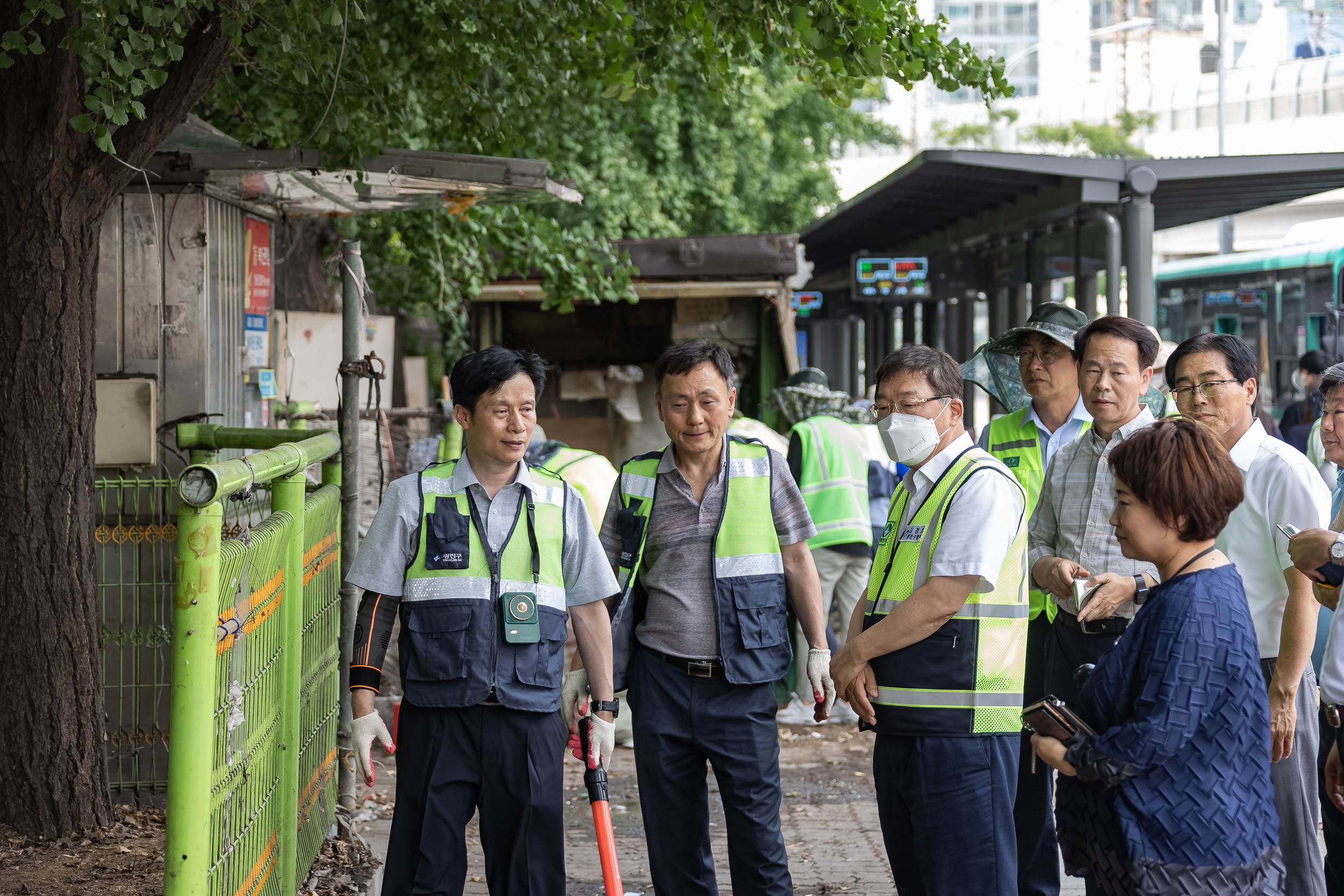 20230706-구의3동 강변 우성아파트 담장 앞 노점상 철거-2 230706-1203_G_191542.jpg