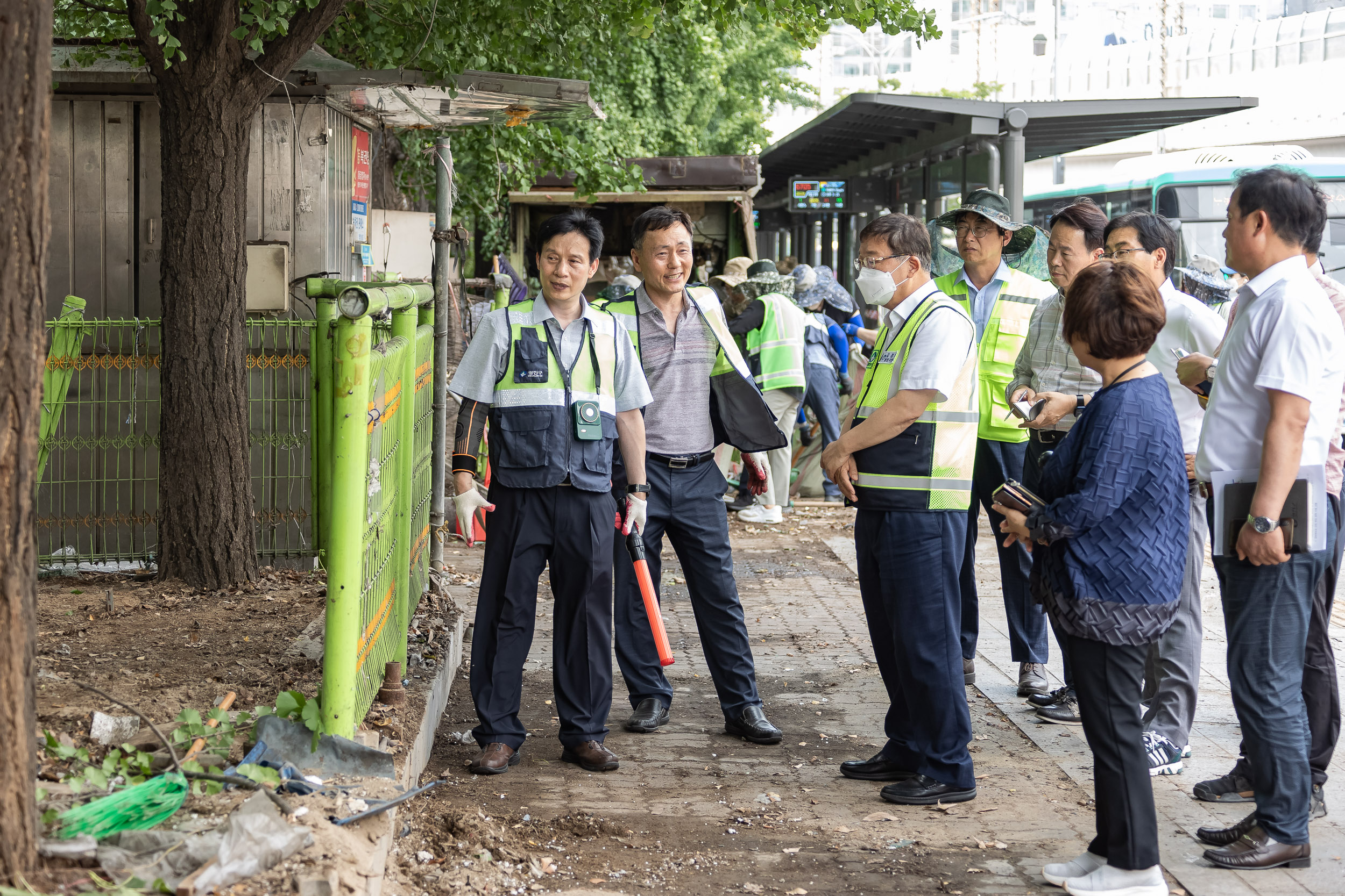 20230706-구의3동 강변 우성아파트 담장 앞 노점상 철거-2 230706-1221_G_191542.jpg