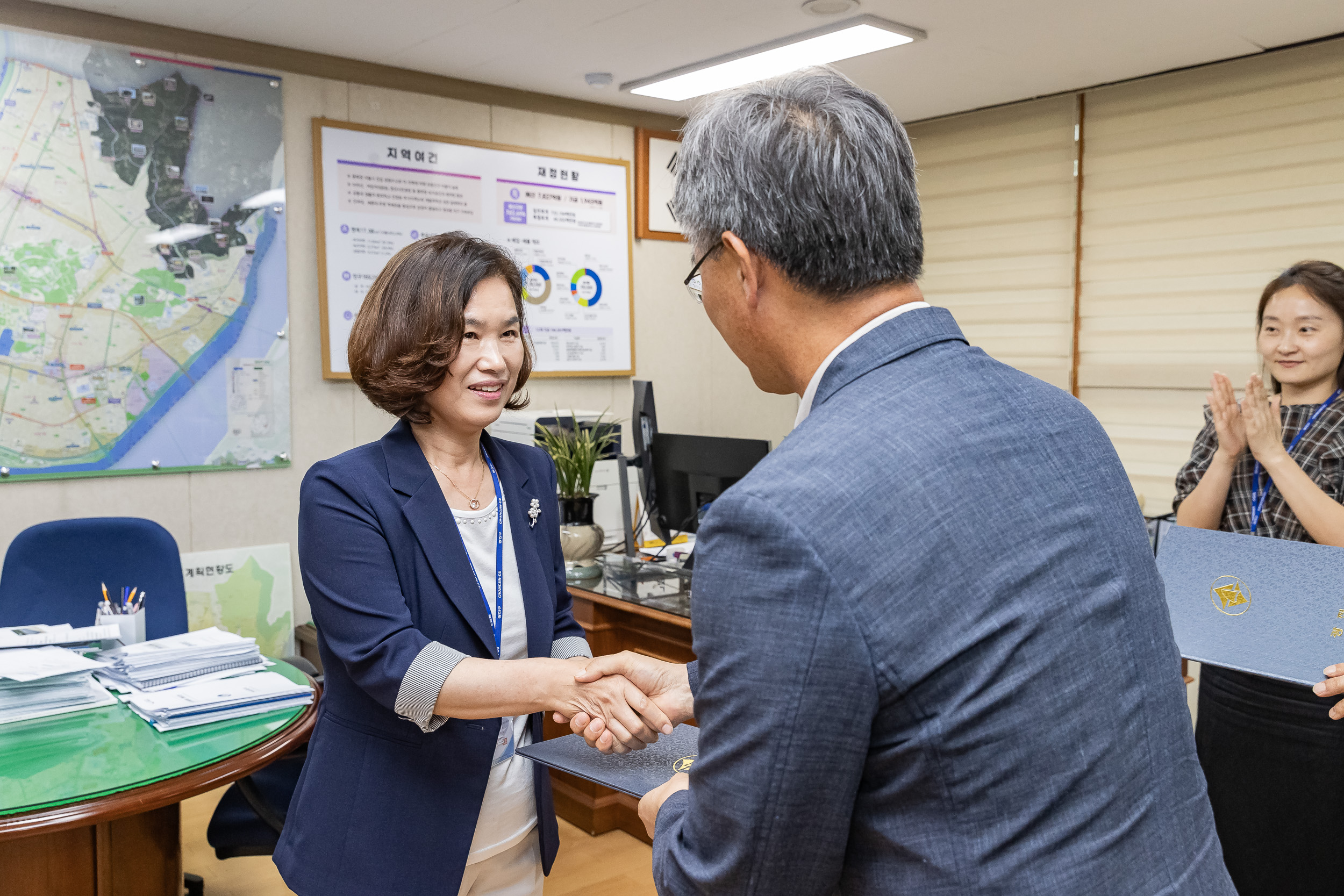 20230713-2023년 상반기 시구 인사교류 발령장 수여식 230713-0009_G_144101.jpg