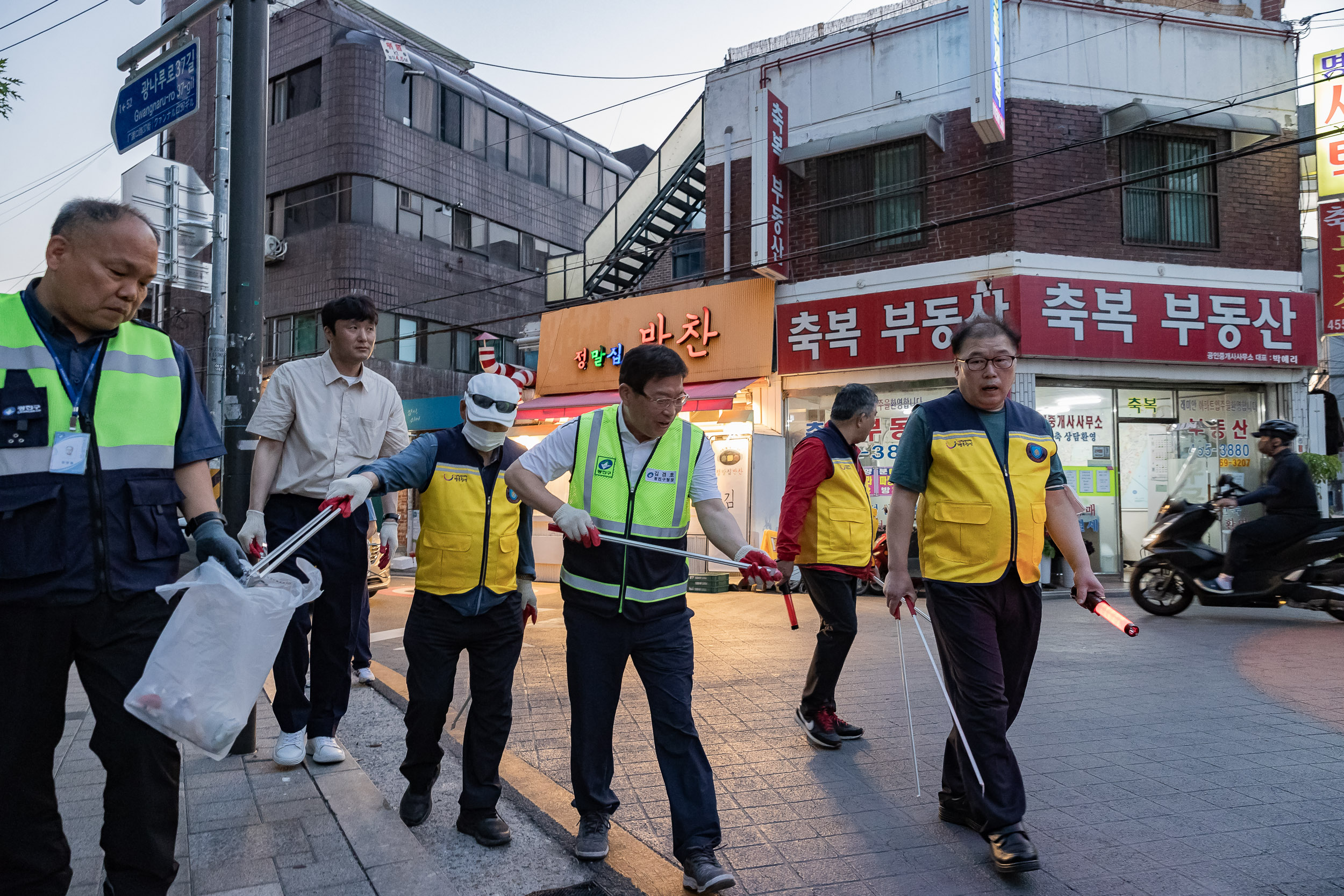 20230615-주민합동 야간순찰(구의2동) 230615-0069-1_G_192113.jpg