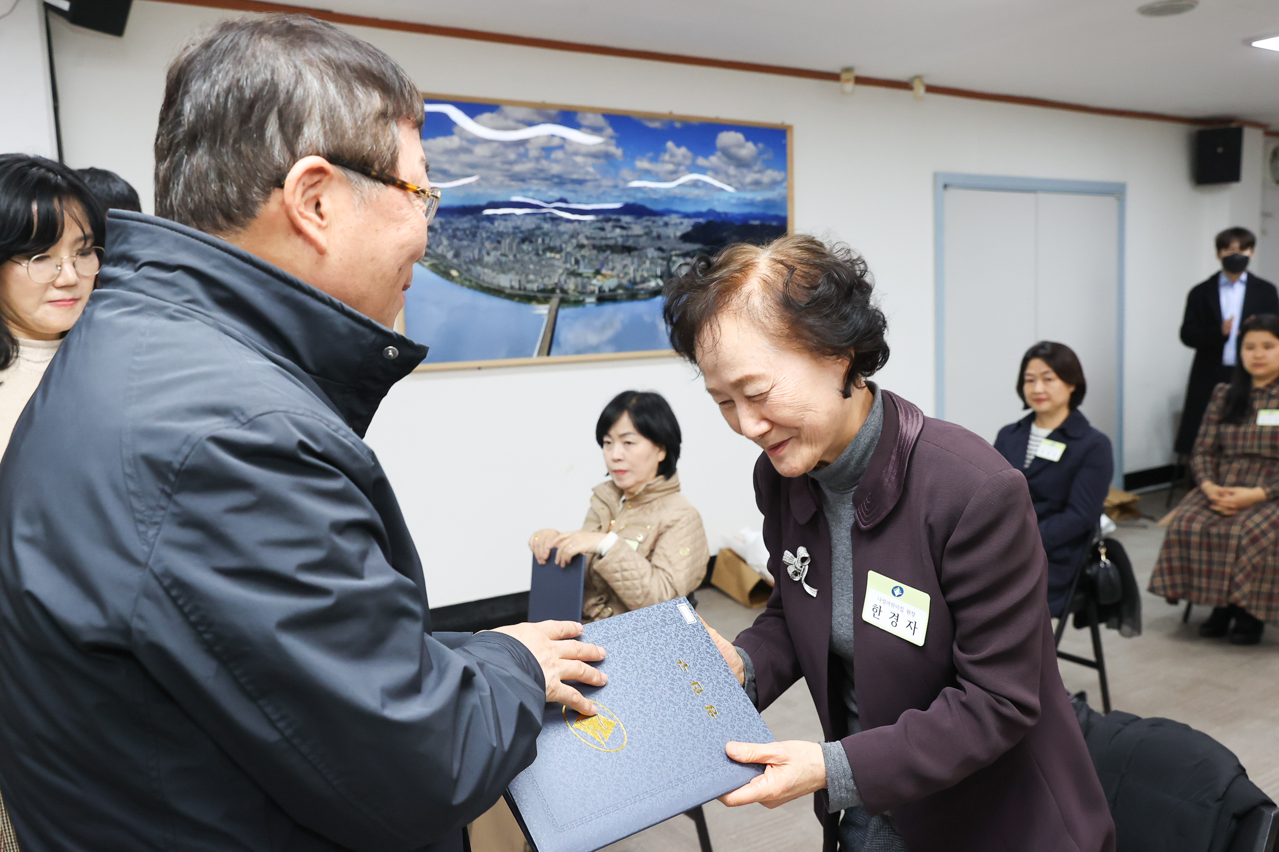 20231211-2023년 가정어린이집 우수 보육교직원 표창 수여식 231211_0147_G_172709.jpg