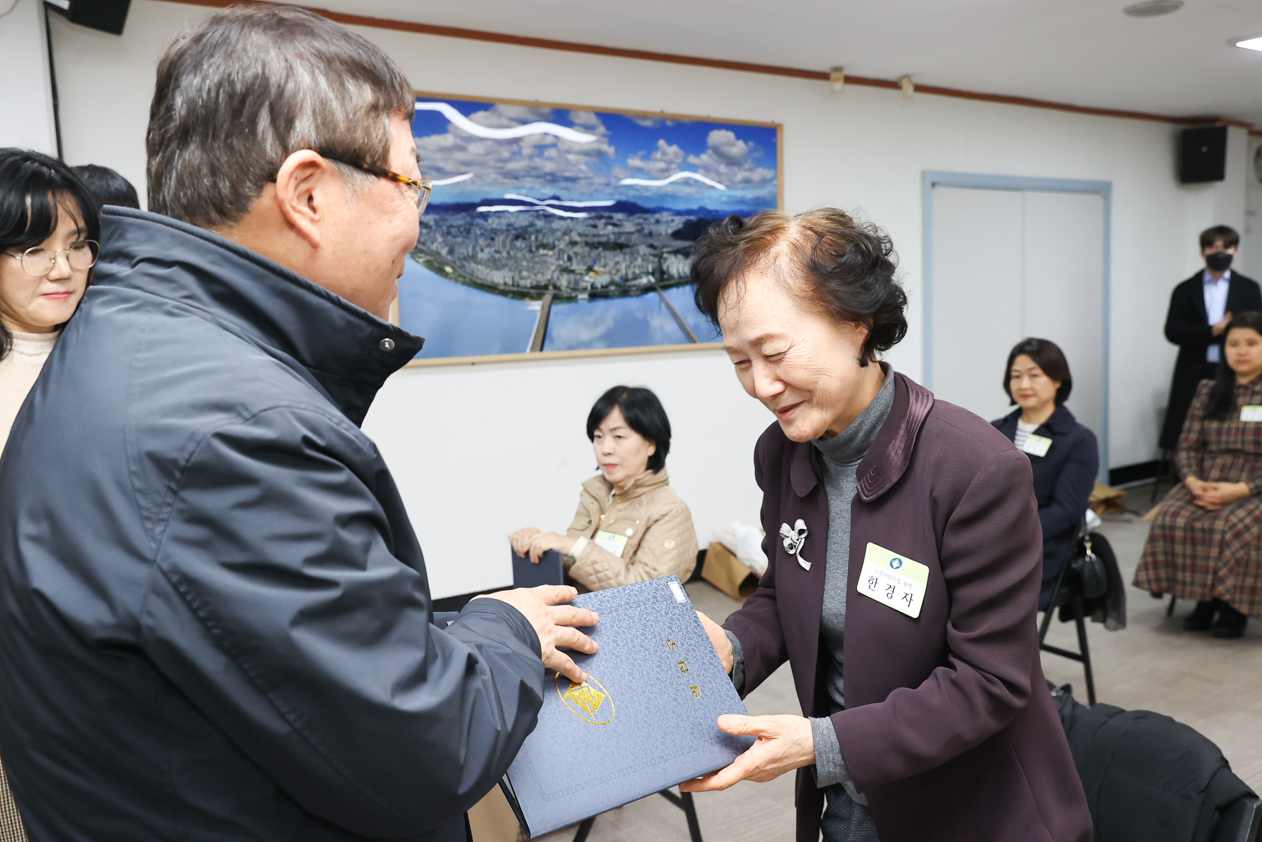 20231211-2023년 가정어린이집 우수 보육교직원 표창 수여식 231211_0148_G_172710.jpg