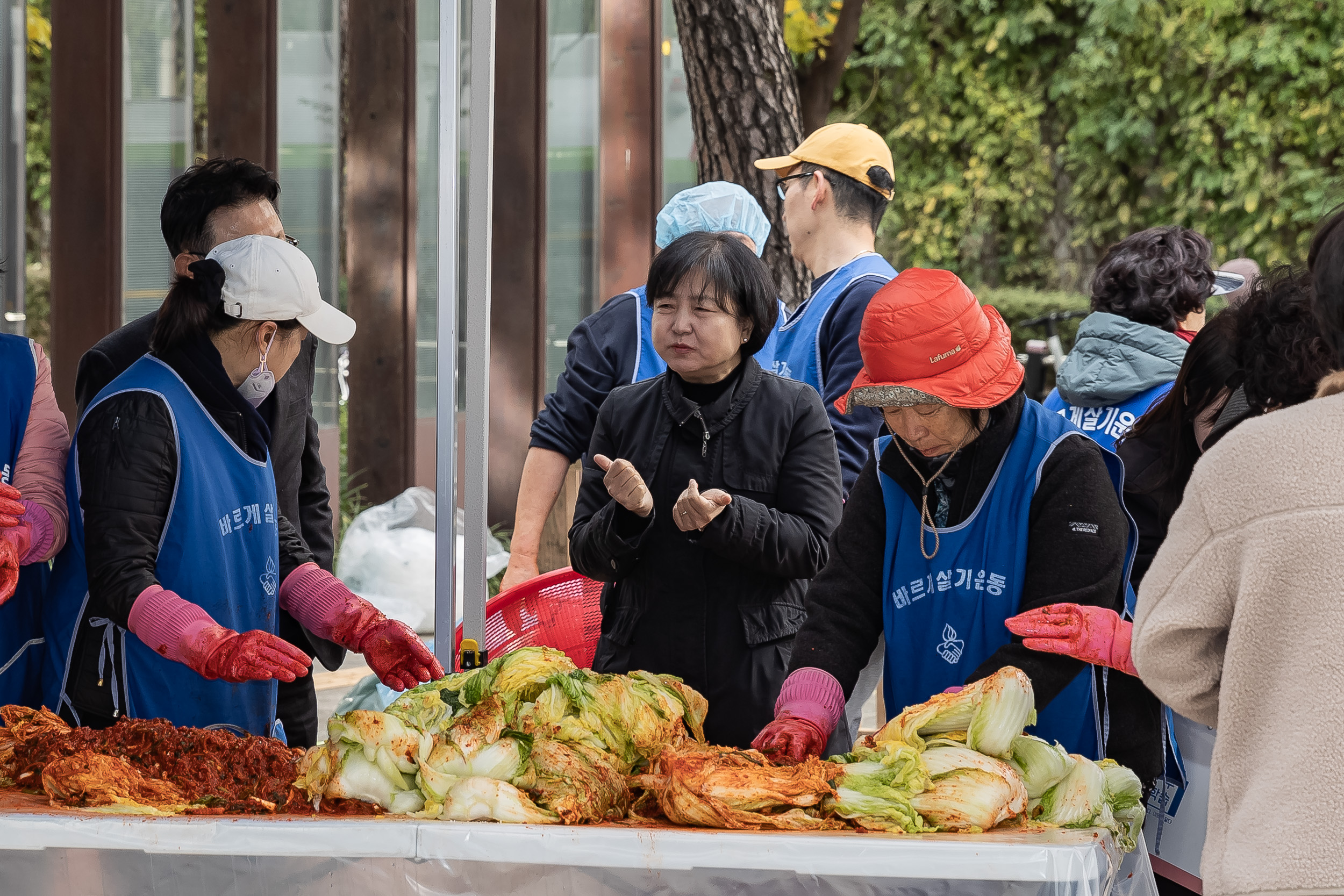 20231117-바르게살기운동 광진구협의회 어려운이웃 김장담가드리기 231117_0052_G_215141.jpg