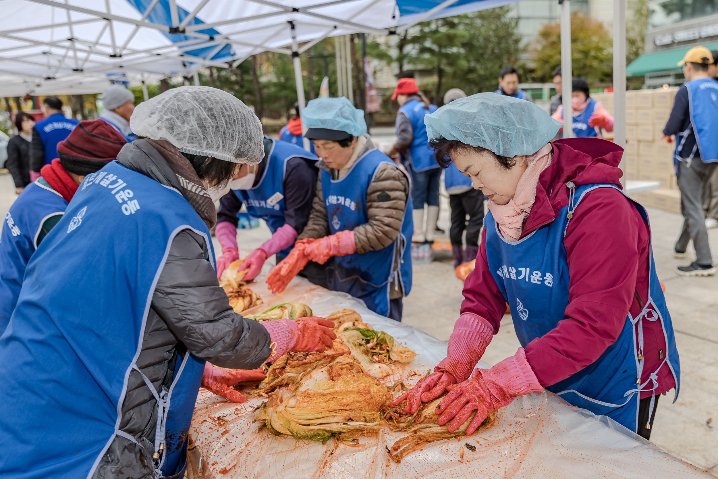 20231117-바르게살기운동 광진구협의회 어려운이웃 김장담가드리기 231117_0701_G_215155.jpg