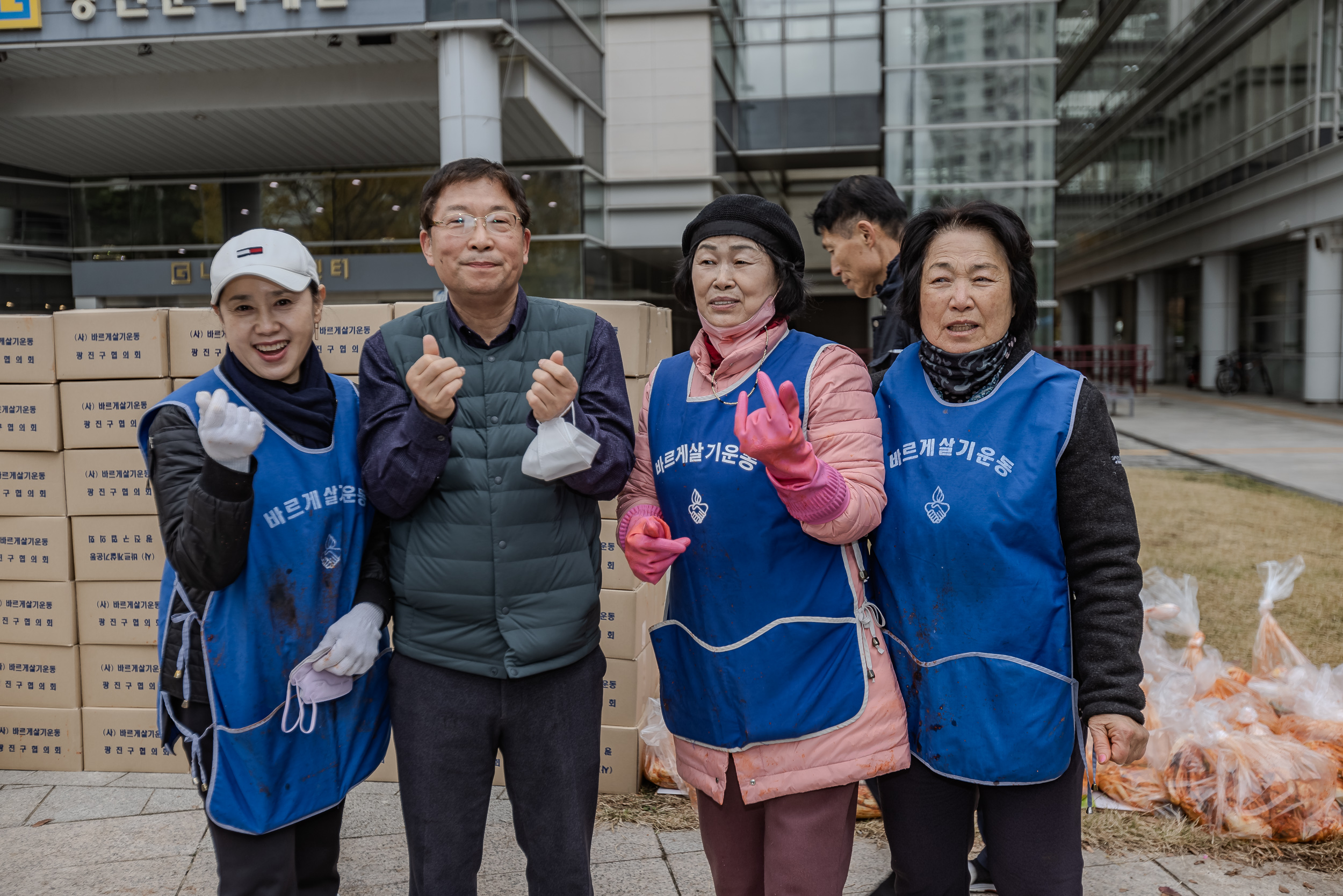 20231117-바르게살기운동 광진구협의회 어려운이웃 김장담가드리기 231117_0833_G_215157.jpg