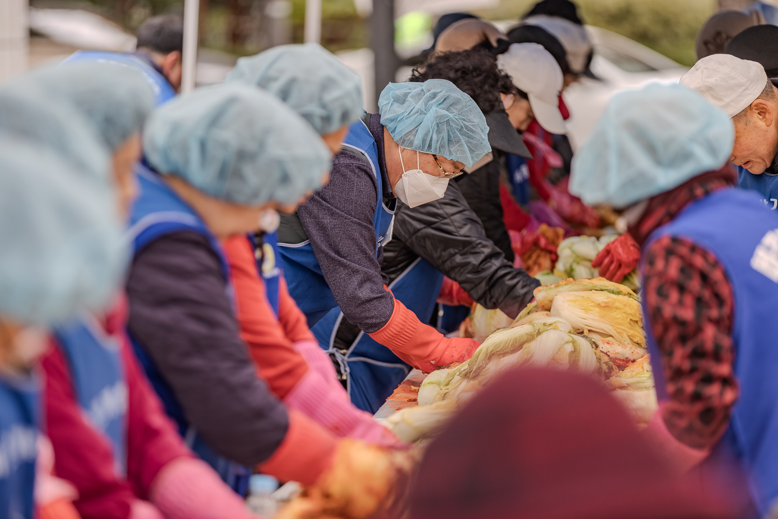 20231117-바르게살기운동 광진구협의회 어려운이웃 김장담가드리기 231117_0303_G_215147.jpg