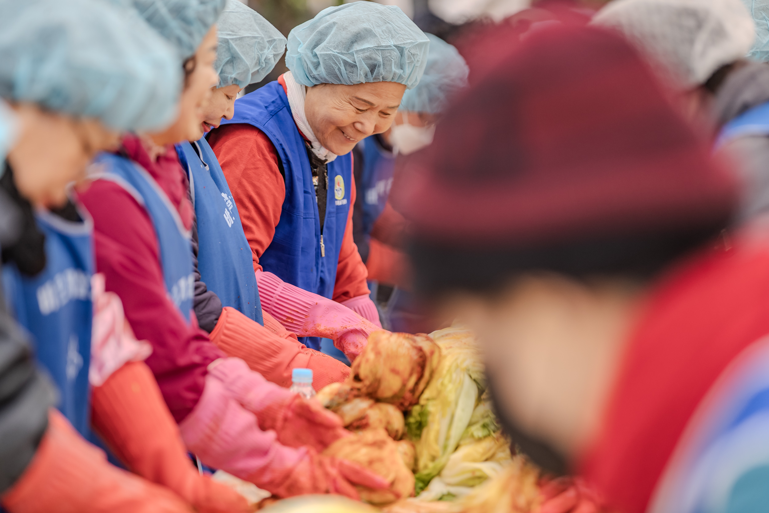 20231117-바르게살기운동 광진구협의회 어려운이웃 김장담가드리기 231117_0320_G_215147.jpg