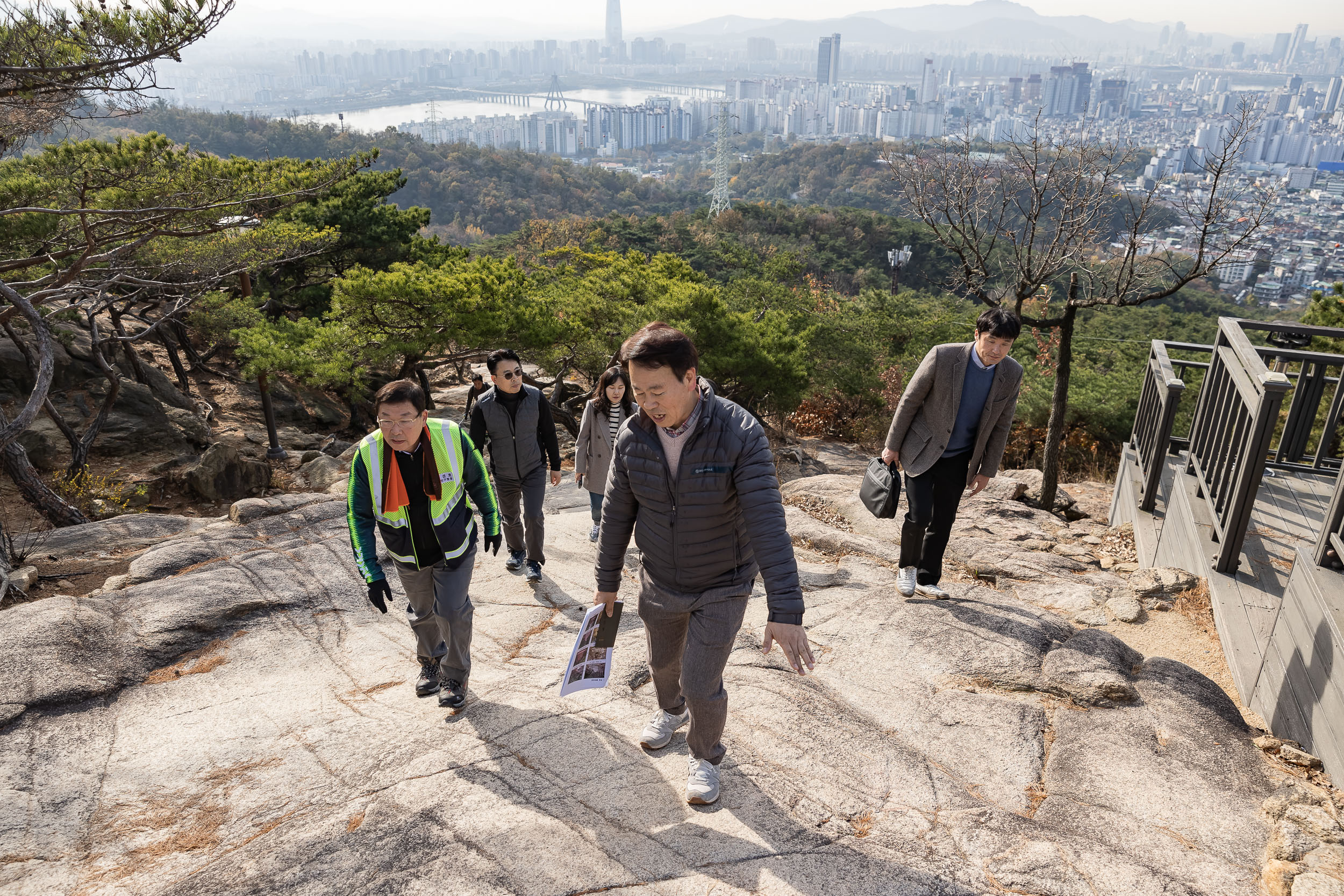 20231108-아차산 해맞이명소 정비사업 현장 방문 231108_0313_G_163041.jpg