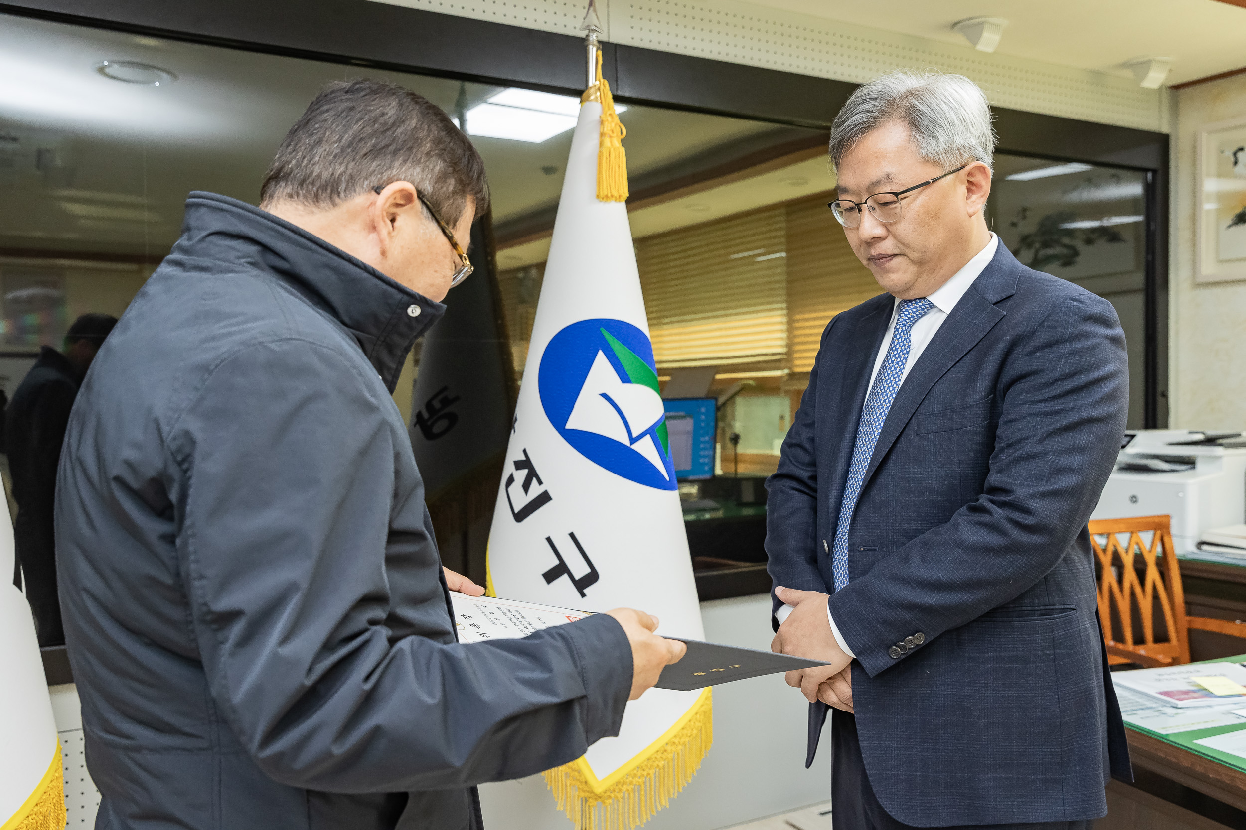 20231130-공직자윤리위원회 신규위원 위촉장 수여