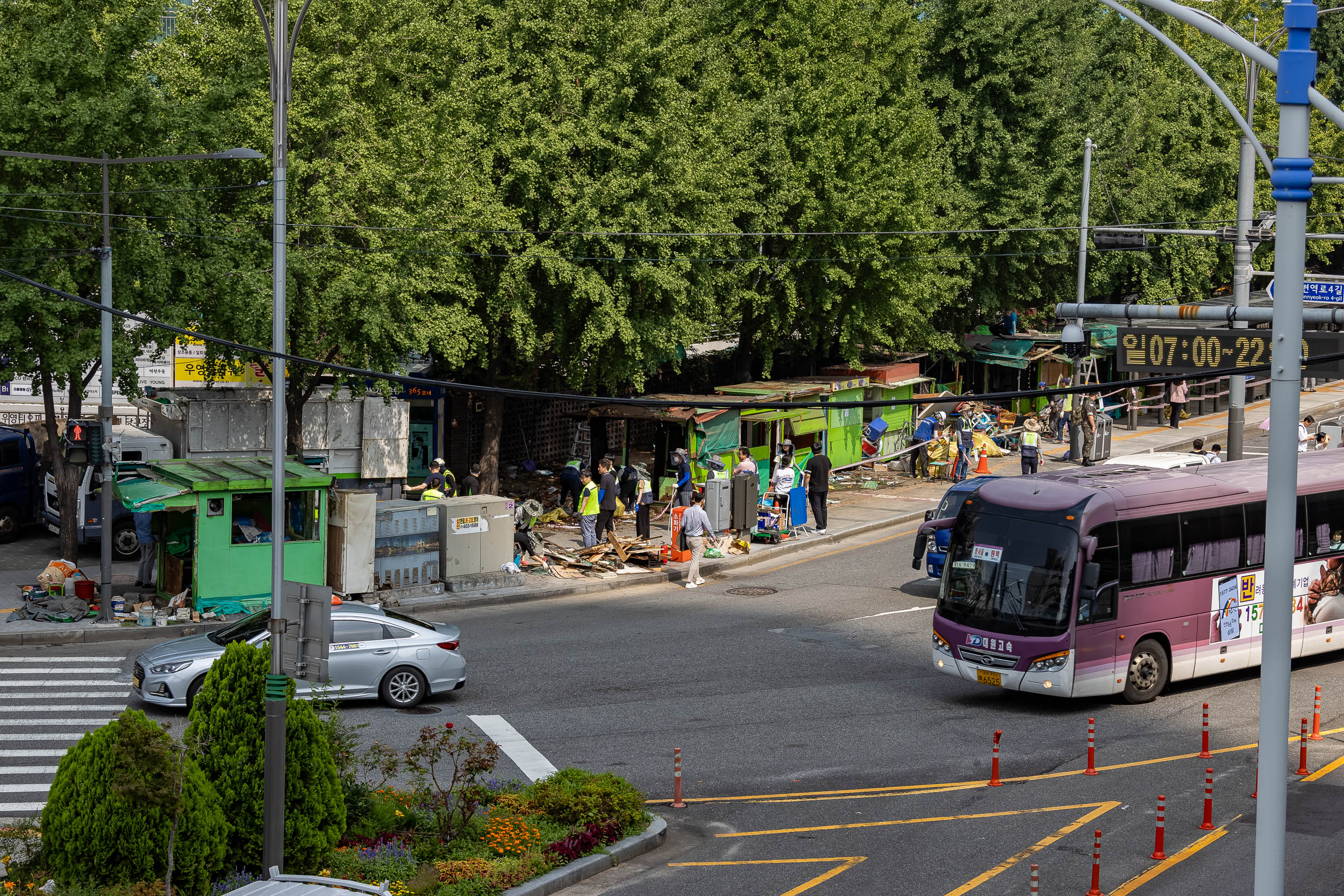 20230706-구의3동 강변 우성아파트 담장 앞 노점상 철거1 230706-0436_G_112023.jpg