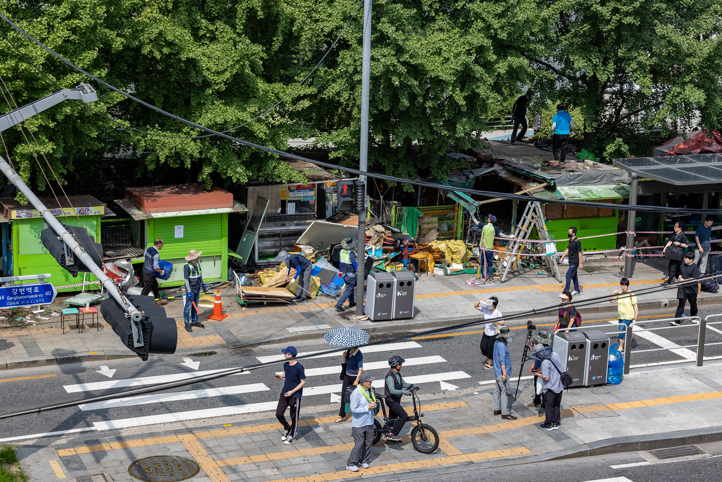 20230706-구의3동 강변 우성아파트 담장 앞 노점상 철거1 230706-0592_G_112025.jpg