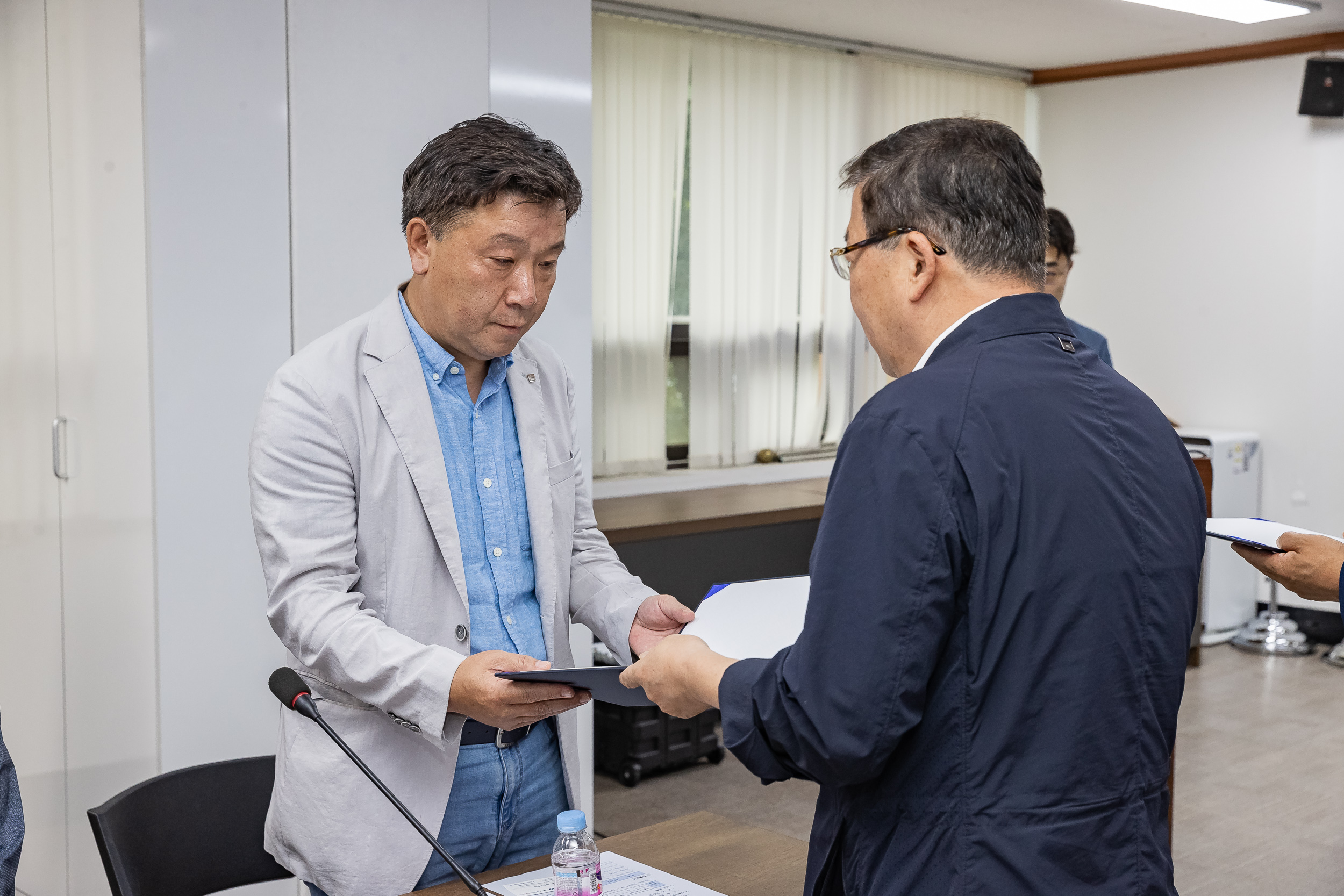 20230626-2023년 건축위원회 신규위원 위촉식 230626-0030_G_101135.jpg