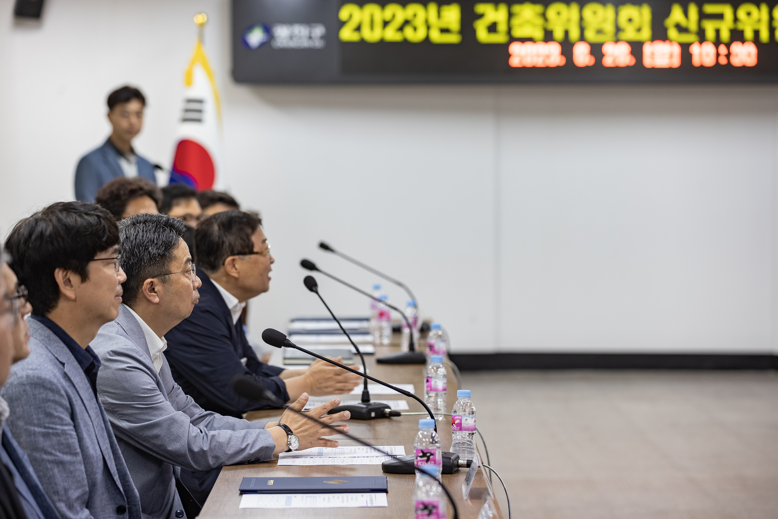 20230626-2023년 건축위원회 신규위원 위촉식 230626-0220_G_101141.jpg