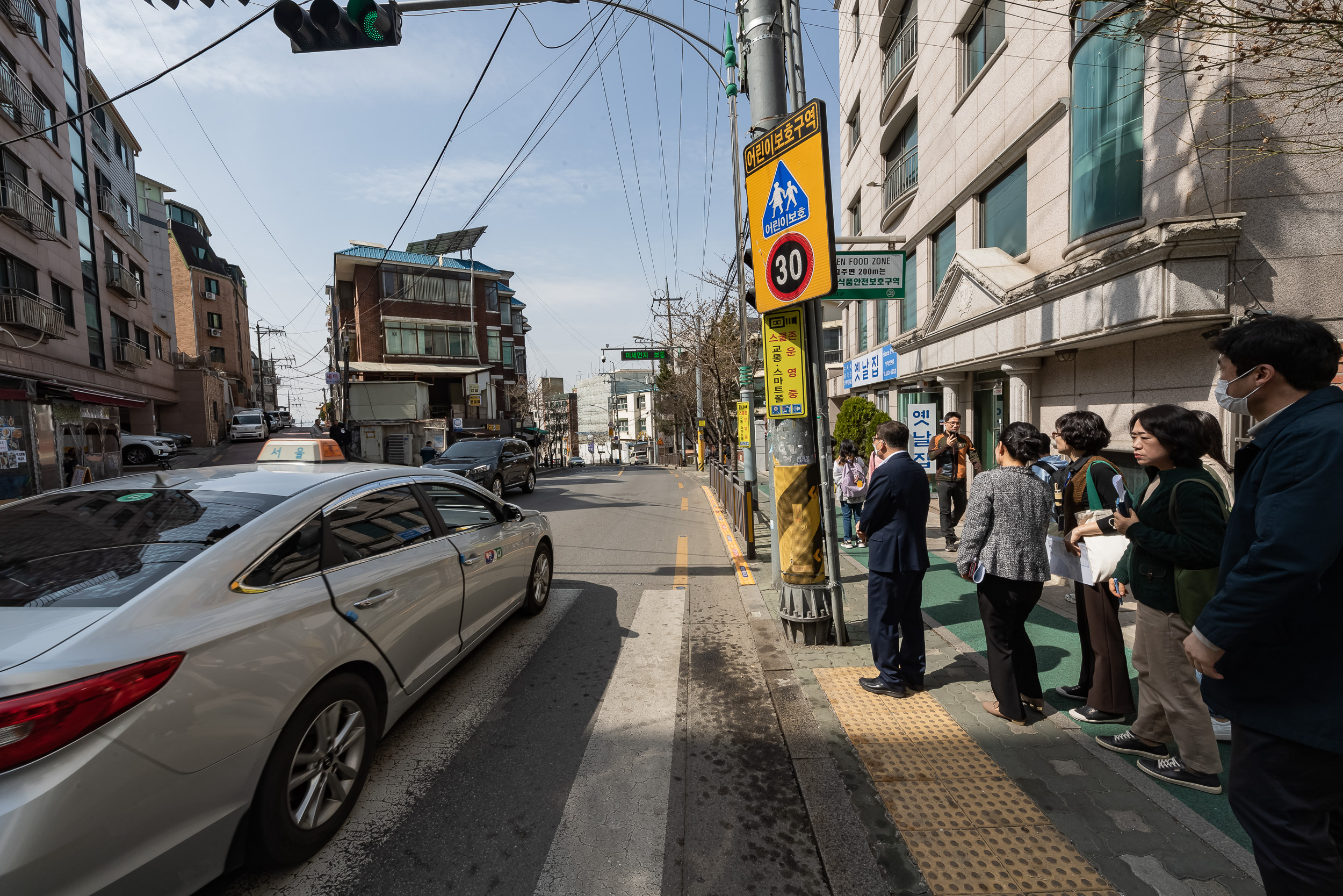 20230322-학교 앞 소통 나들이-서울동의초등학교 230322-0205_G_100528.jpg