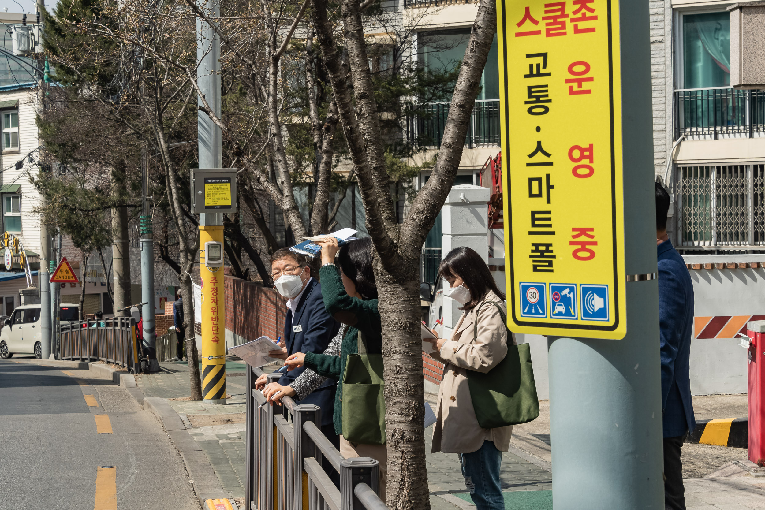 20230322-학교 앞 소통 나들이-서울동의초등학교 230322-0221_G_100528.jpg