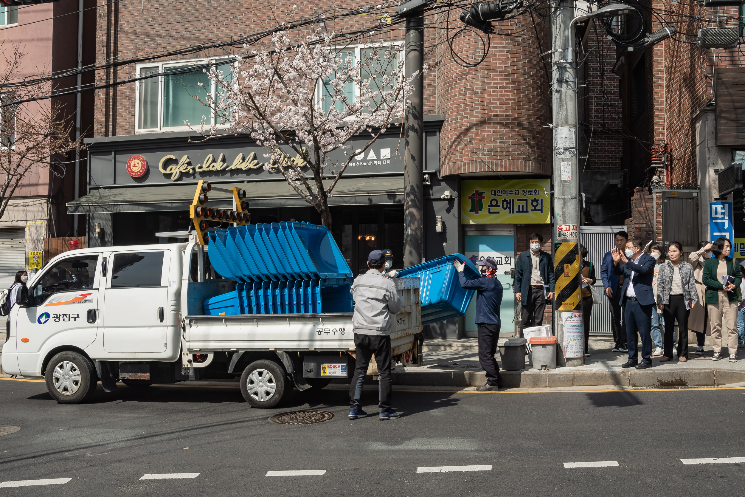 20230322-학교 앞 소통 나들이-서울동의초등학교 230322-0280_G_100529.jpg